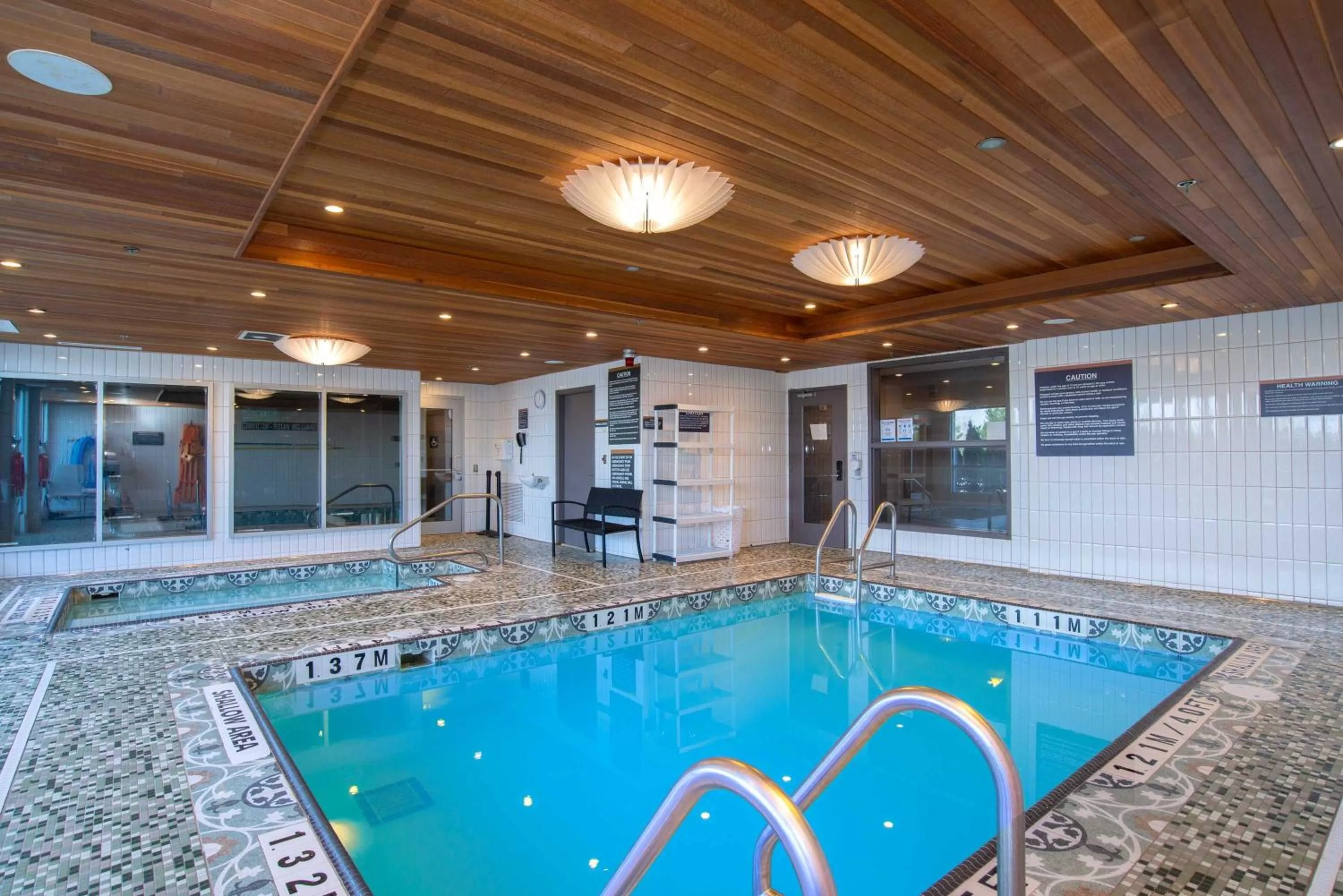 Swimming pool in Sandman Hotel Hamilton