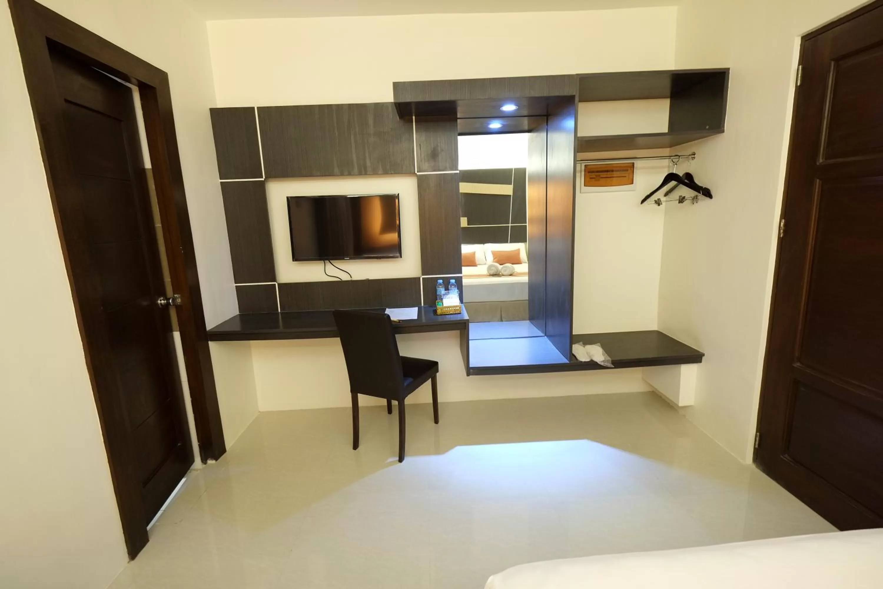 TV and multimedia in Southpole Central Hotel