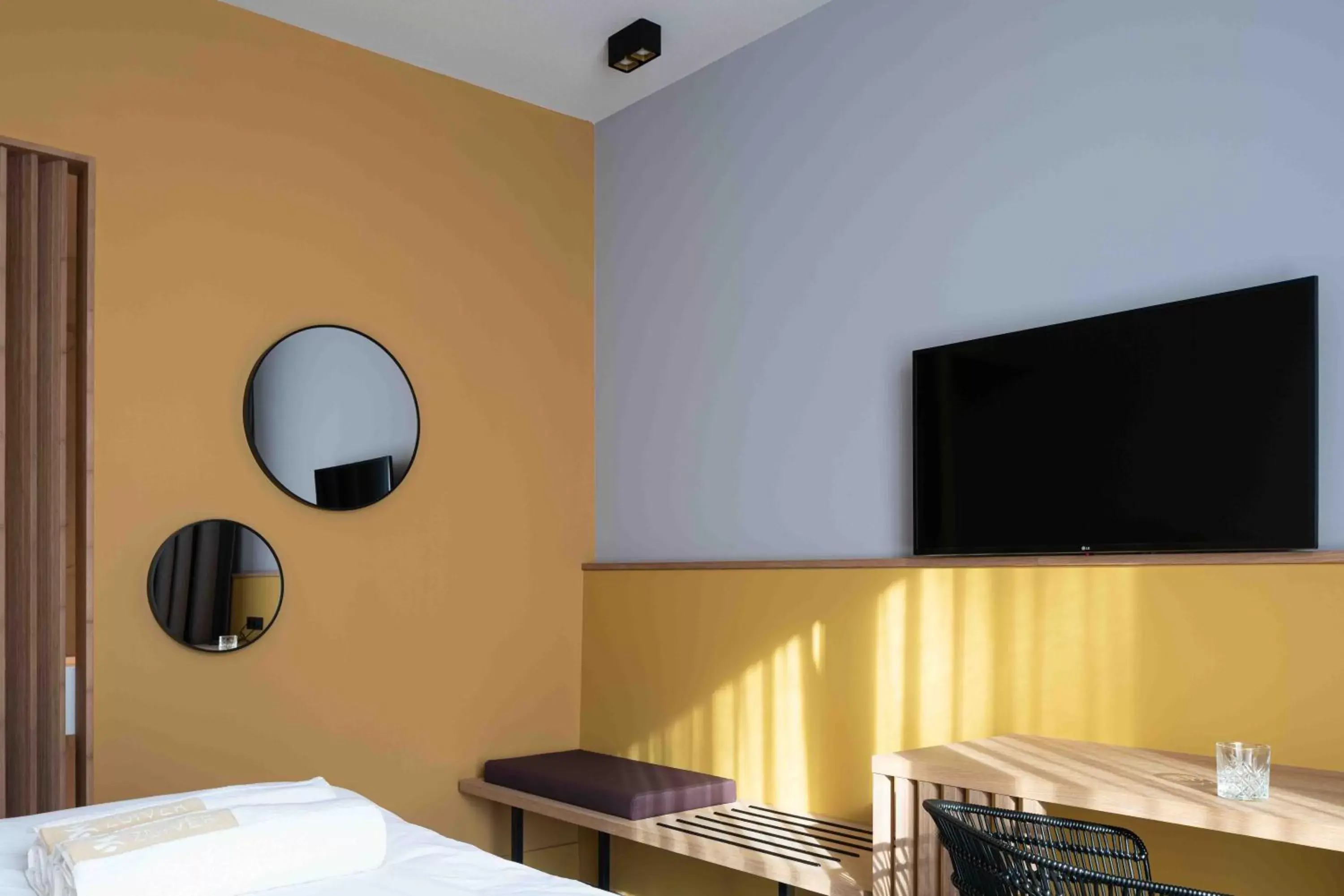 Bedroom, TV/Entertainment Center in Hotel & Wellness Zuiver