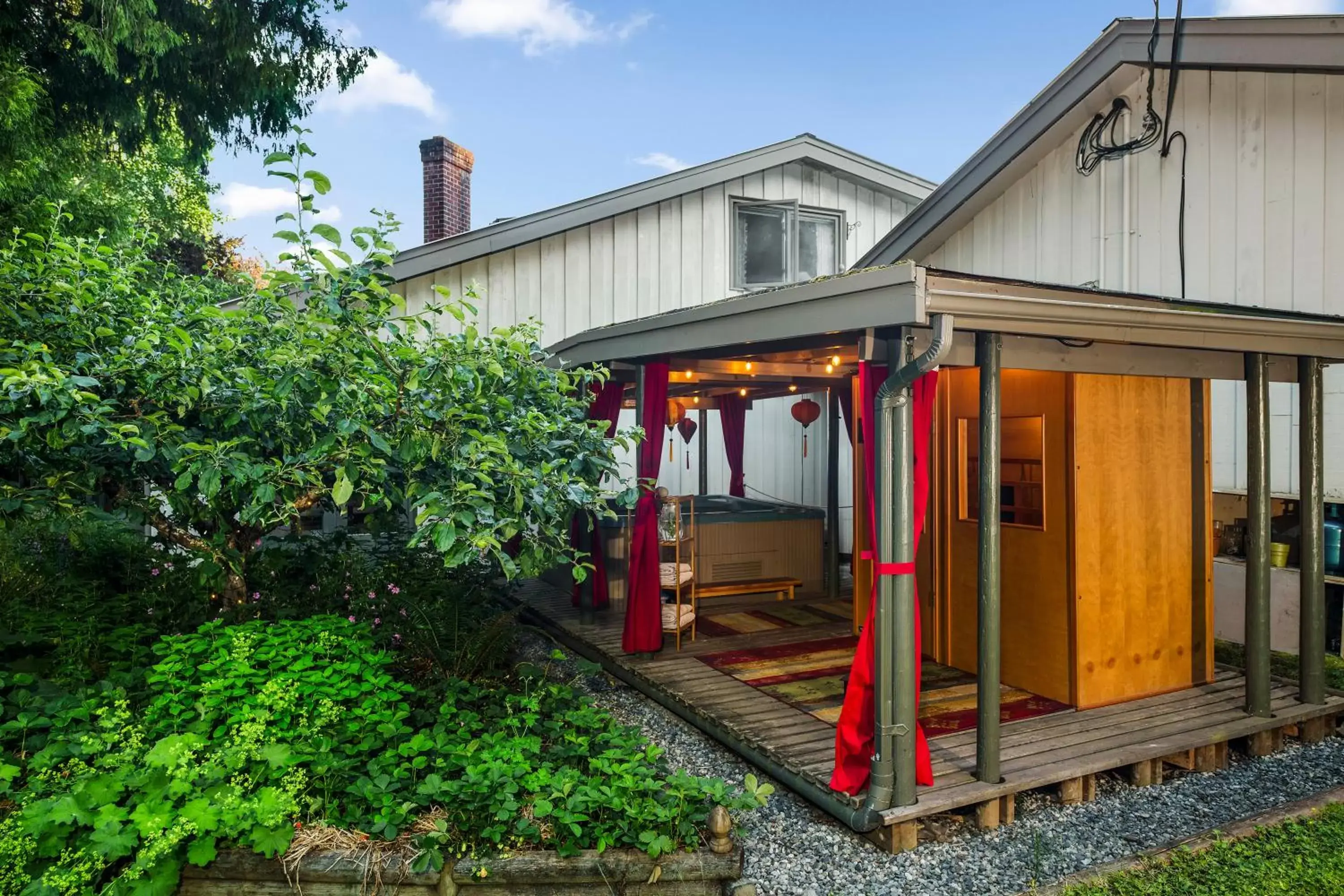 Sauna, Property Building in Hedgerow House