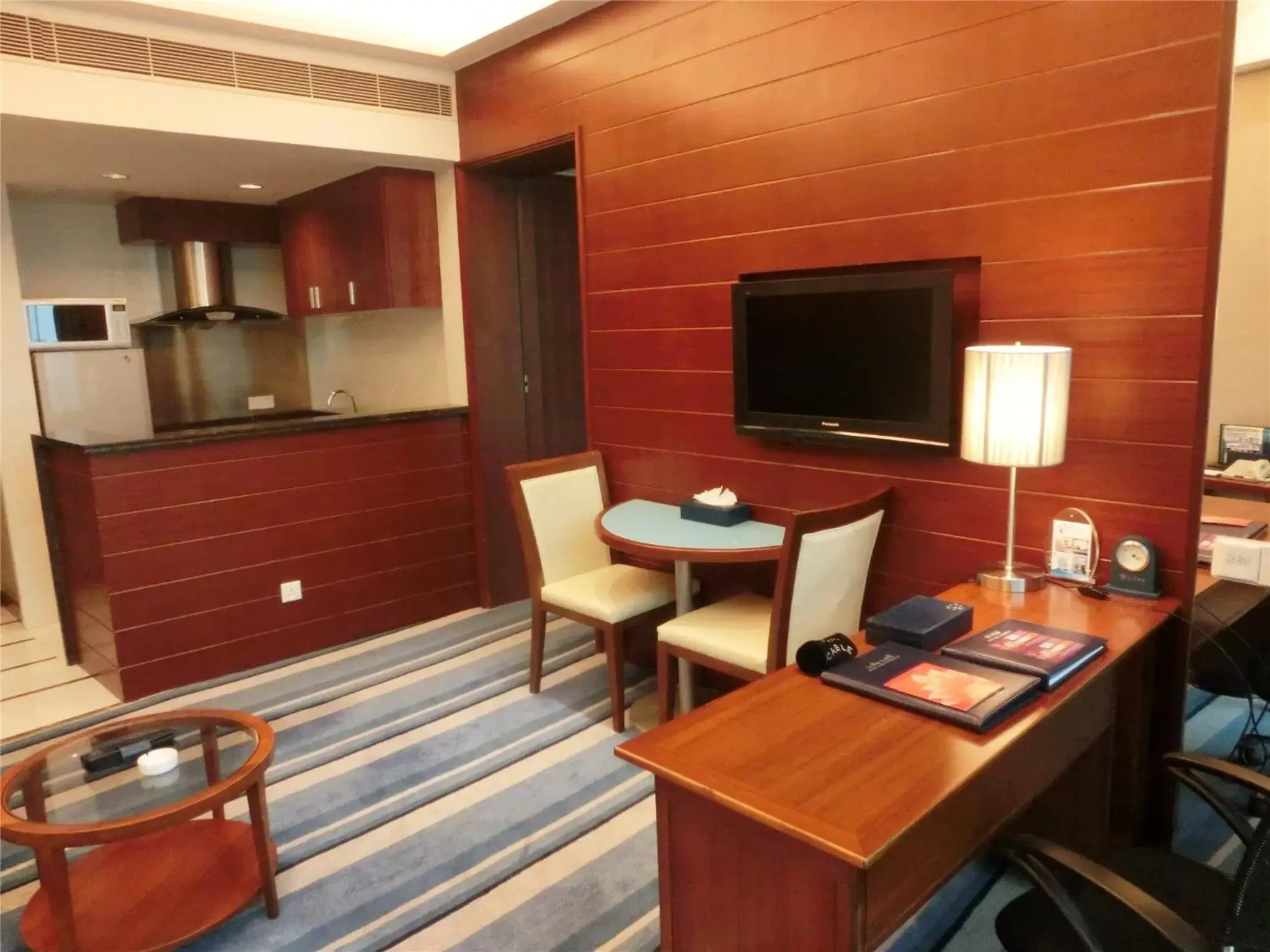 Seating area, TV/Entertainment Center in Ocean Hotel