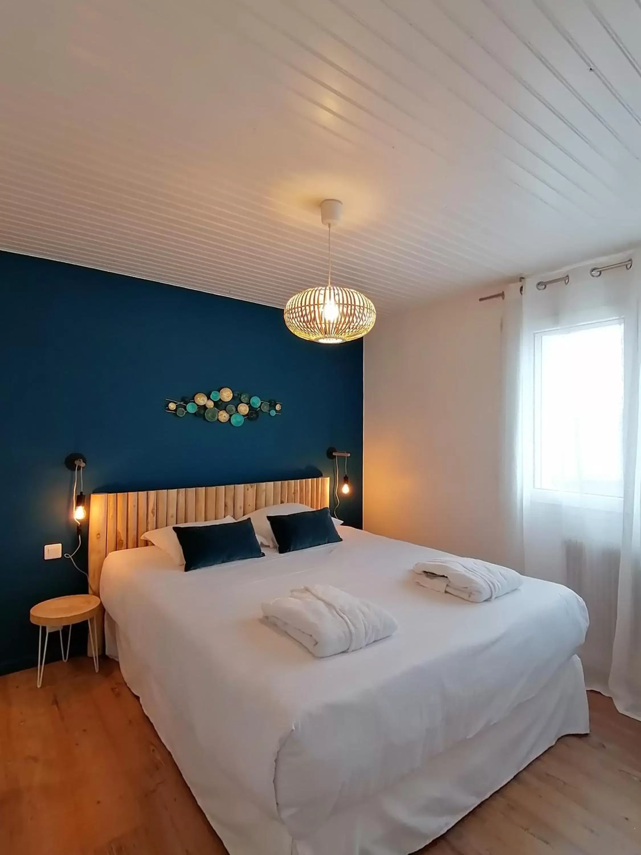 Bedroom, Bed in Hôtel Ancre Marine & Spa Thalgo ***