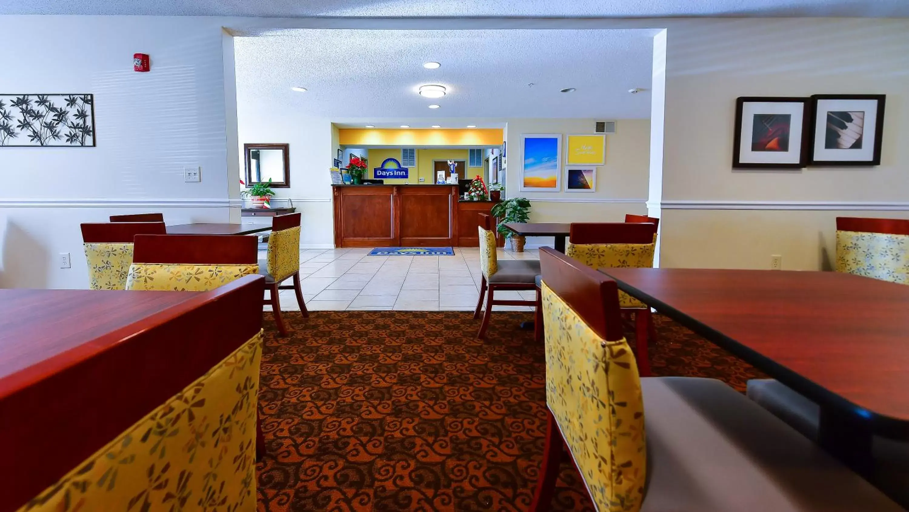 Lounge/Bar in Days Inn by Wyndham Greensboro NC