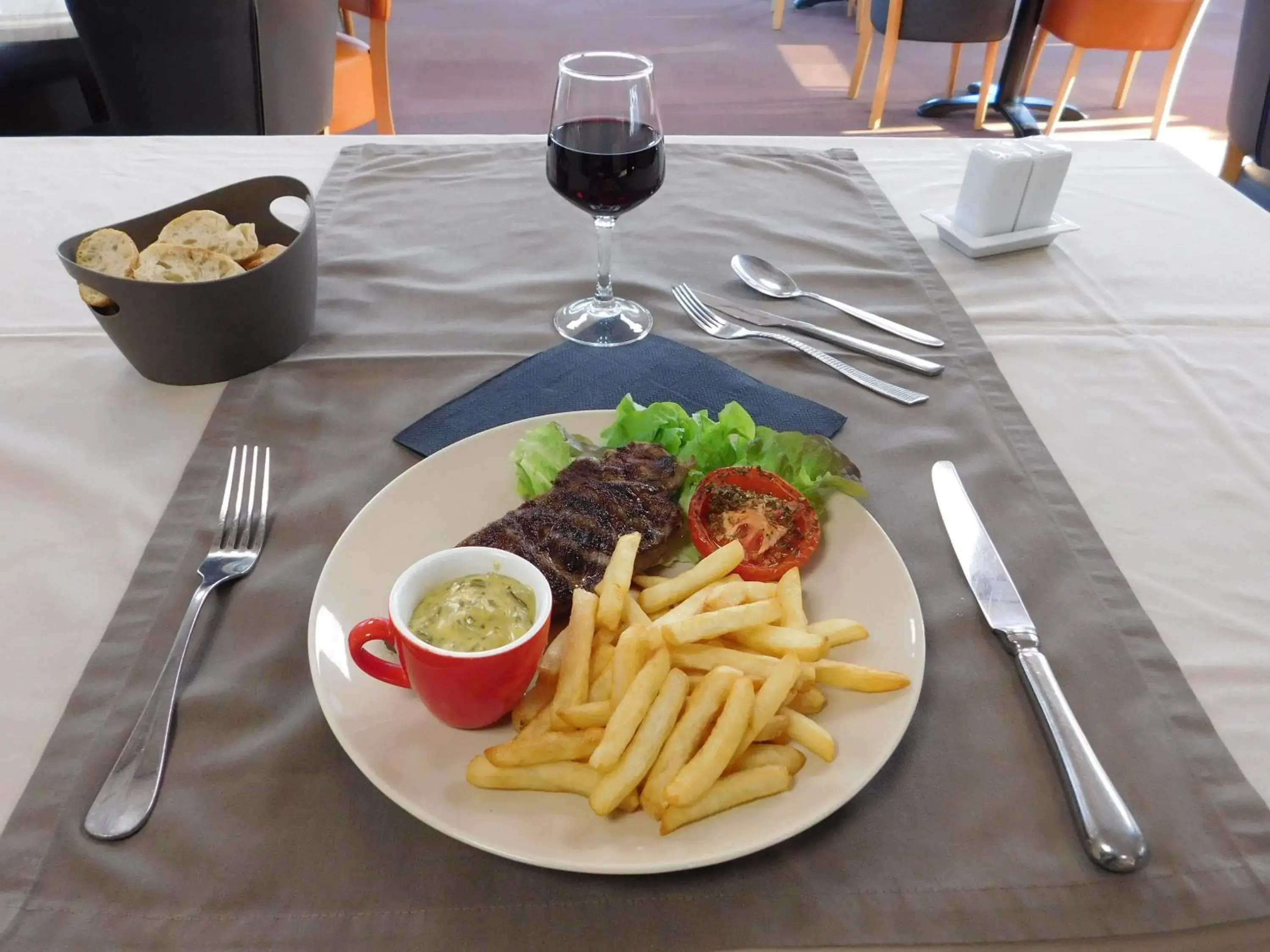 Restaurant/Places to Eat in The Originals Access, Hotel Aries, Argentan (Inter-Hotel)