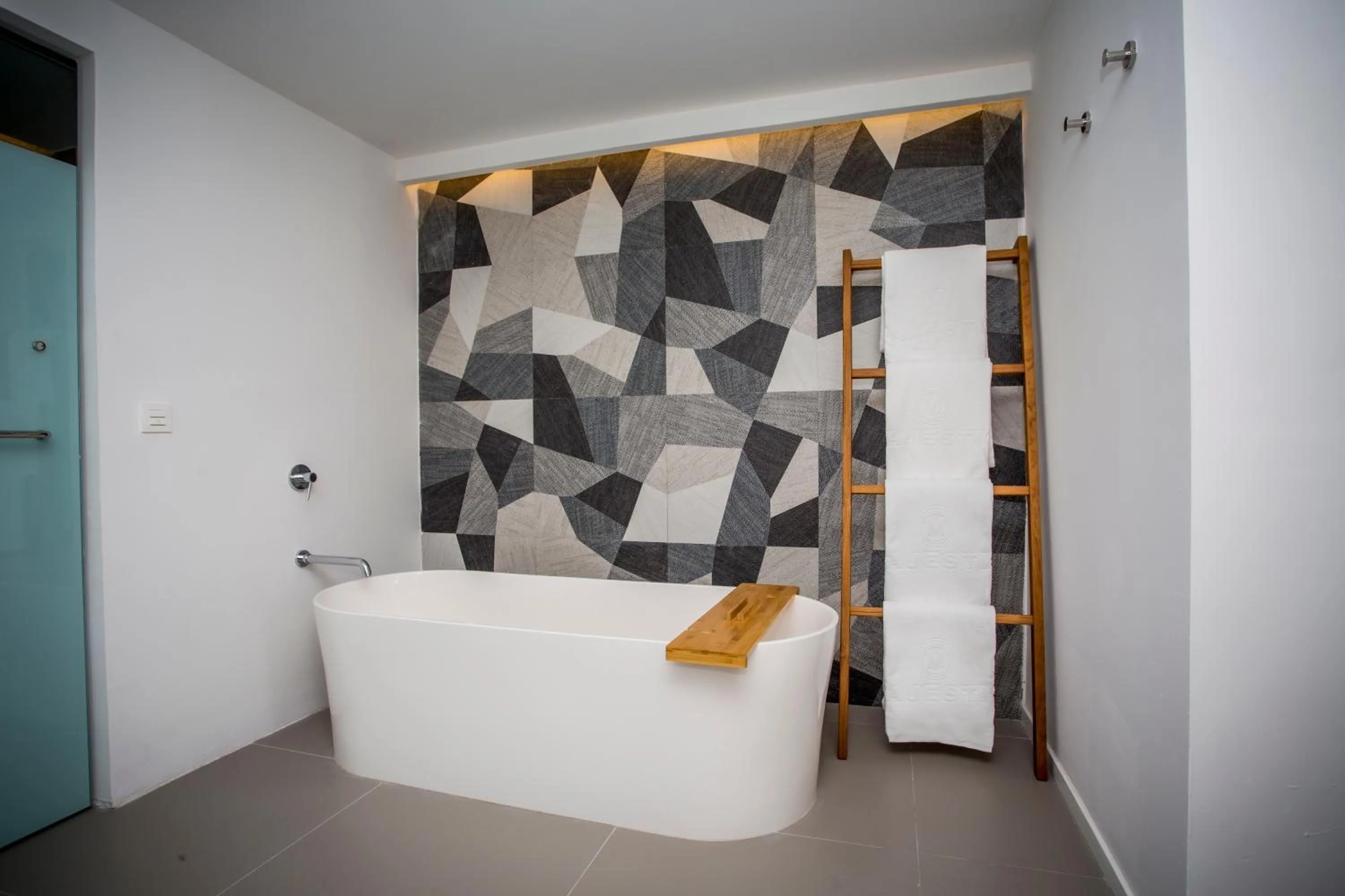 Sky View Suite Rooftop with Outdoor Jacuzzi (18+) - single occupancy - Free Wifi in Majestic Elegance Costa Mujeres - All Inclusive