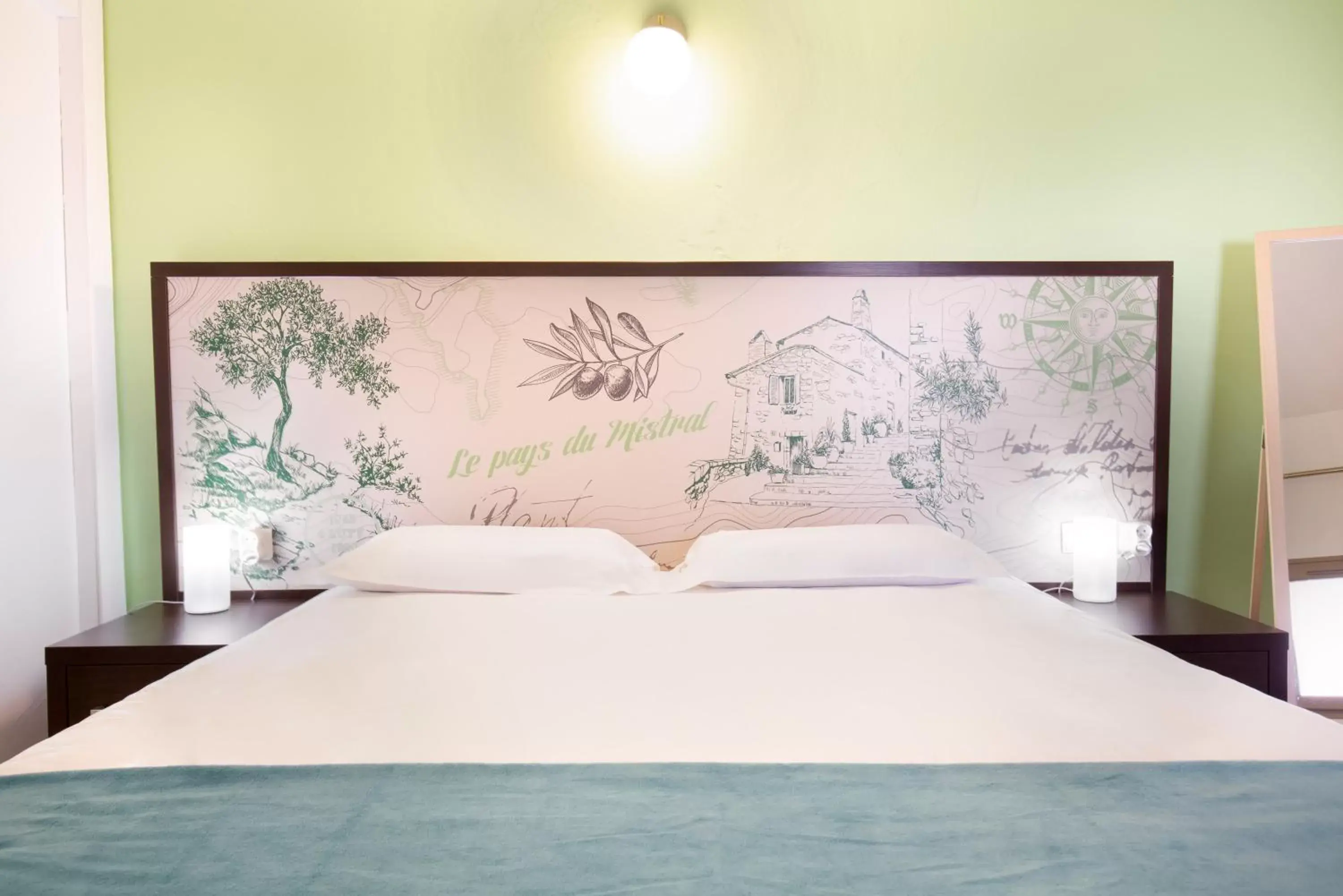 Bed in Les Pins Blancs en Provence