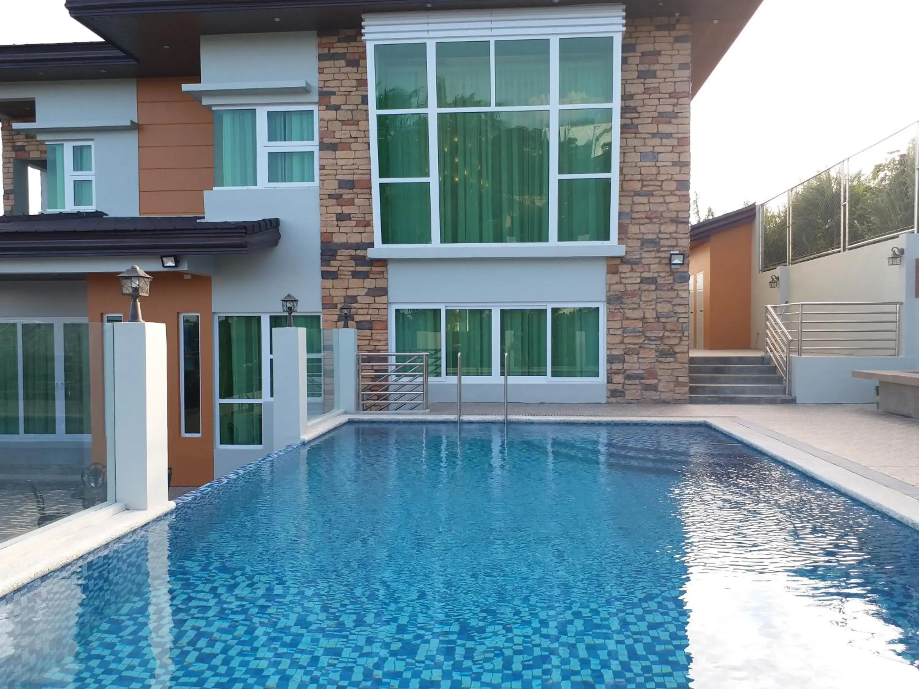 Swimming Pool in Lee Boutique Hotel Tagaytay