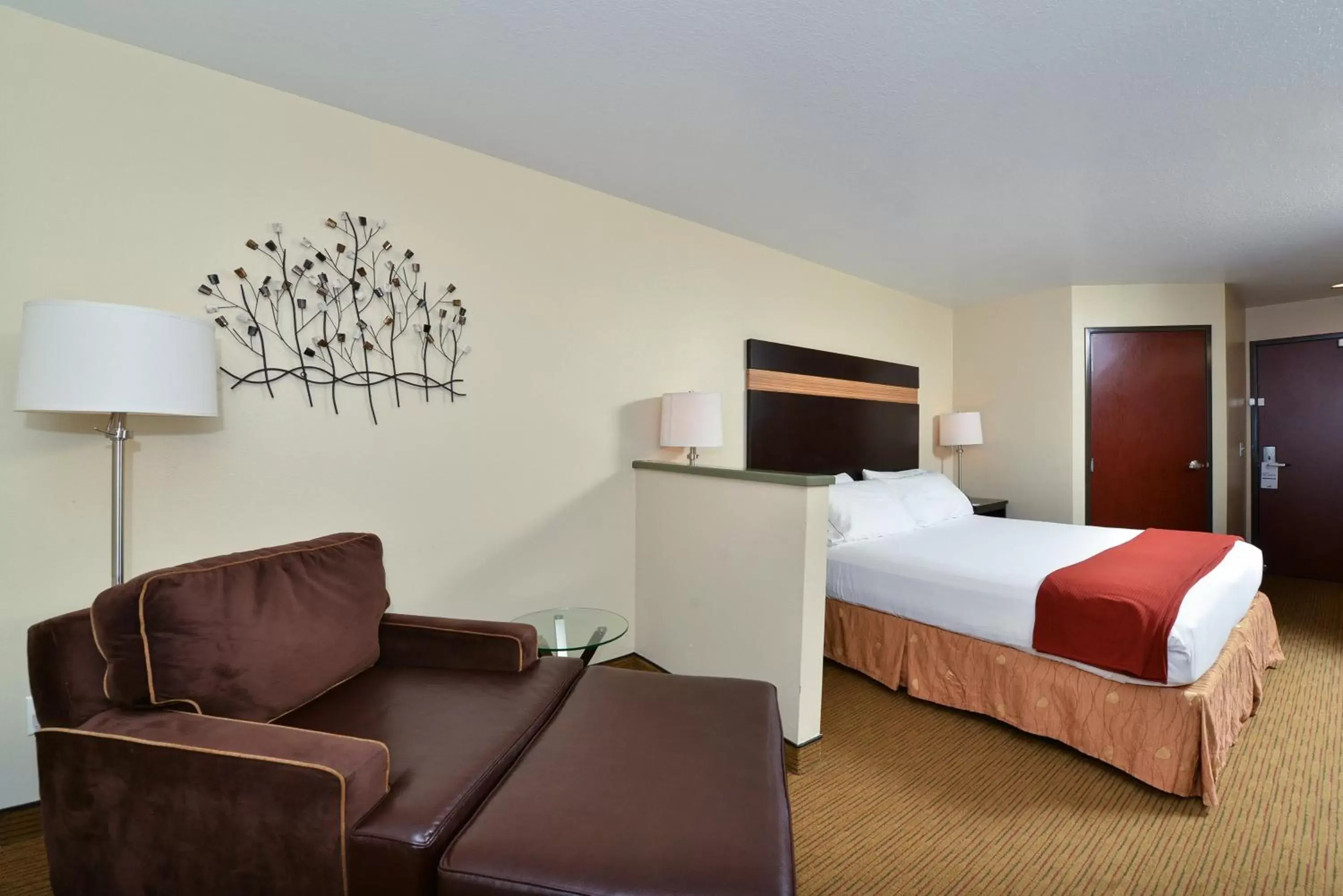 Photo of the whole room in Holiday Inn Express Portland SE - Clackamas Area, an IHG Hotel