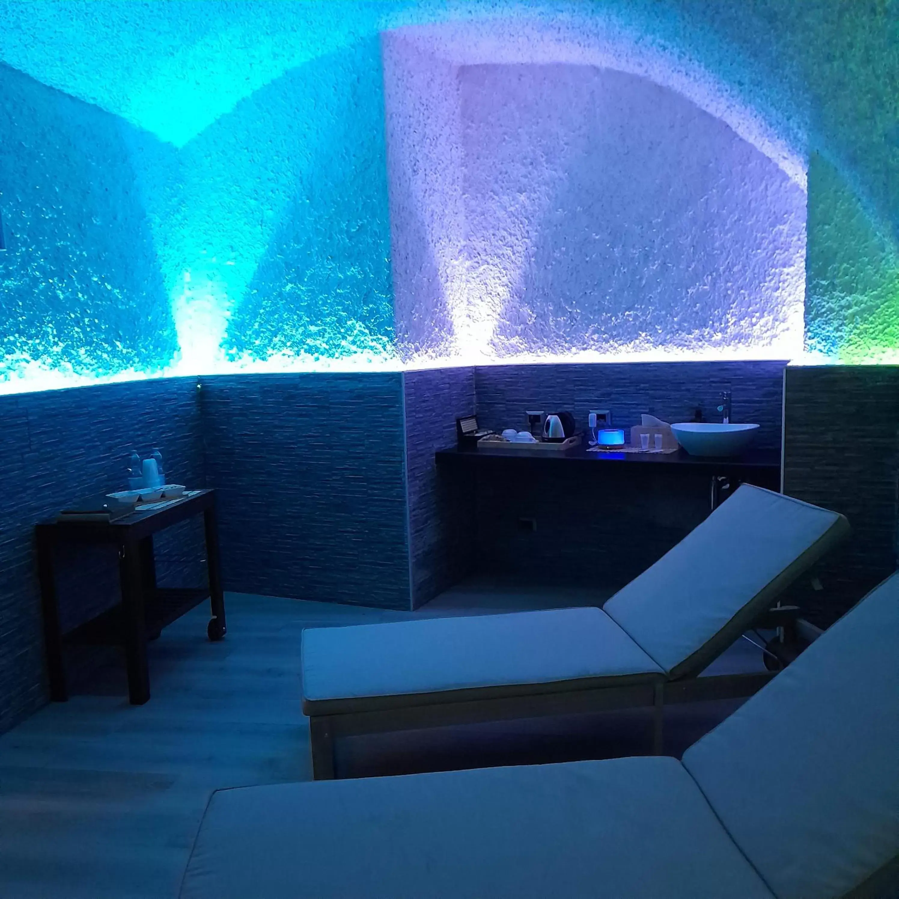 Spa and wellness centre/facilities in Bike Hotel Touring Gardone Riviera & Private Wellness