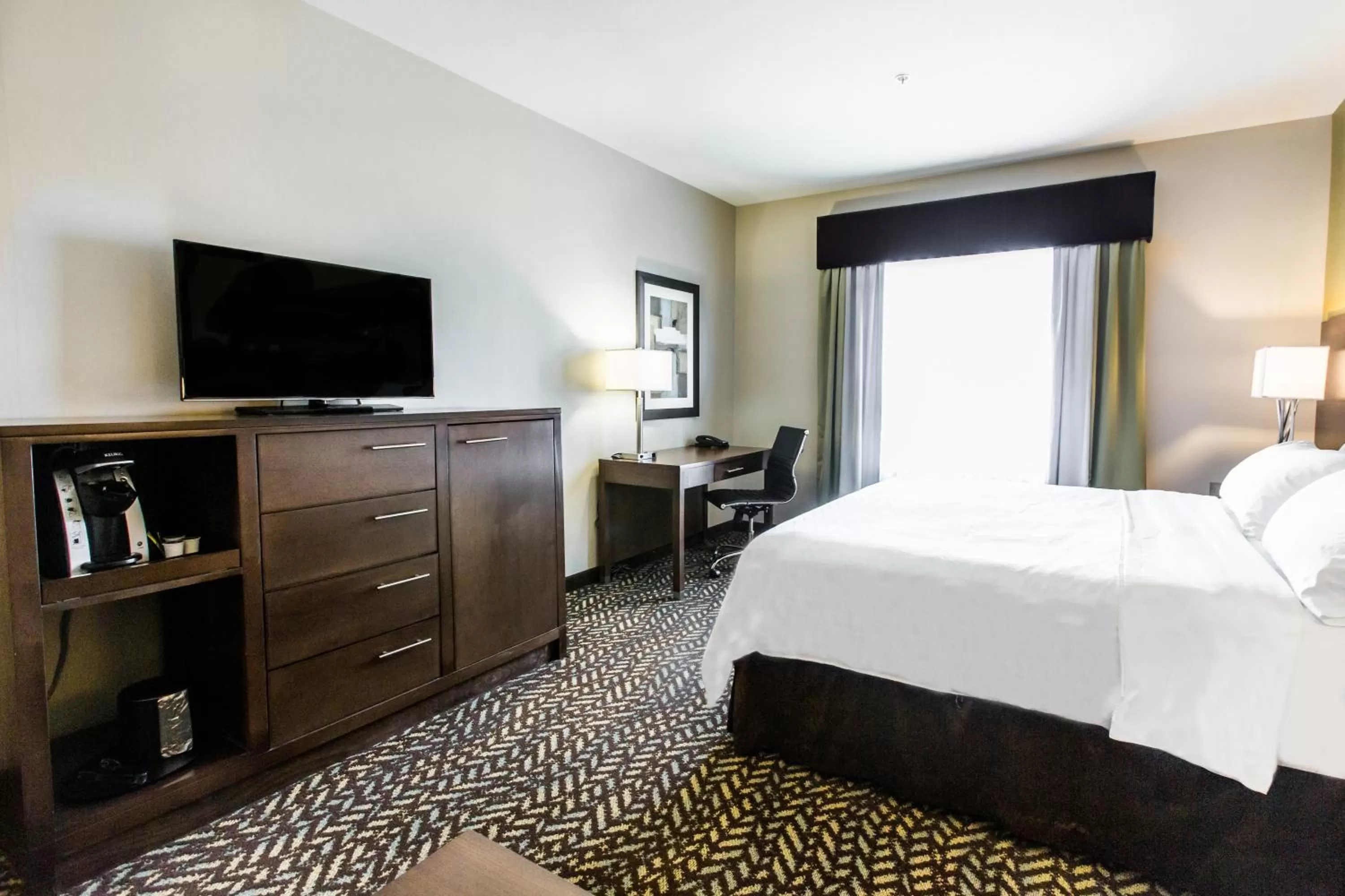 Photo of the whole room, Bed in Holiday Inn Express & Suites Spruce Grove - Stony Plain by IHG