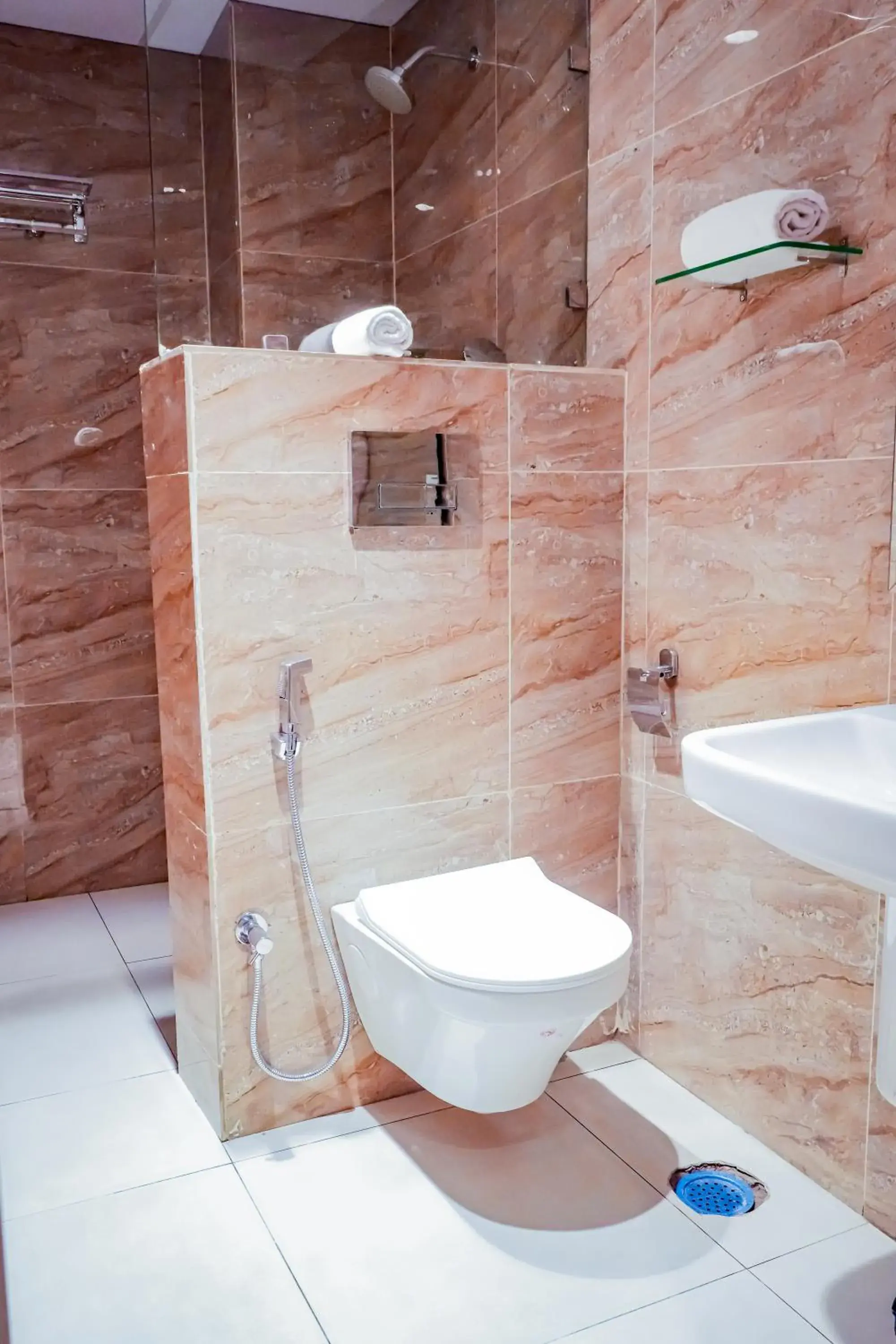 Bathroom in Casa Hotel & Suites, Gachibowli, Hyderabad