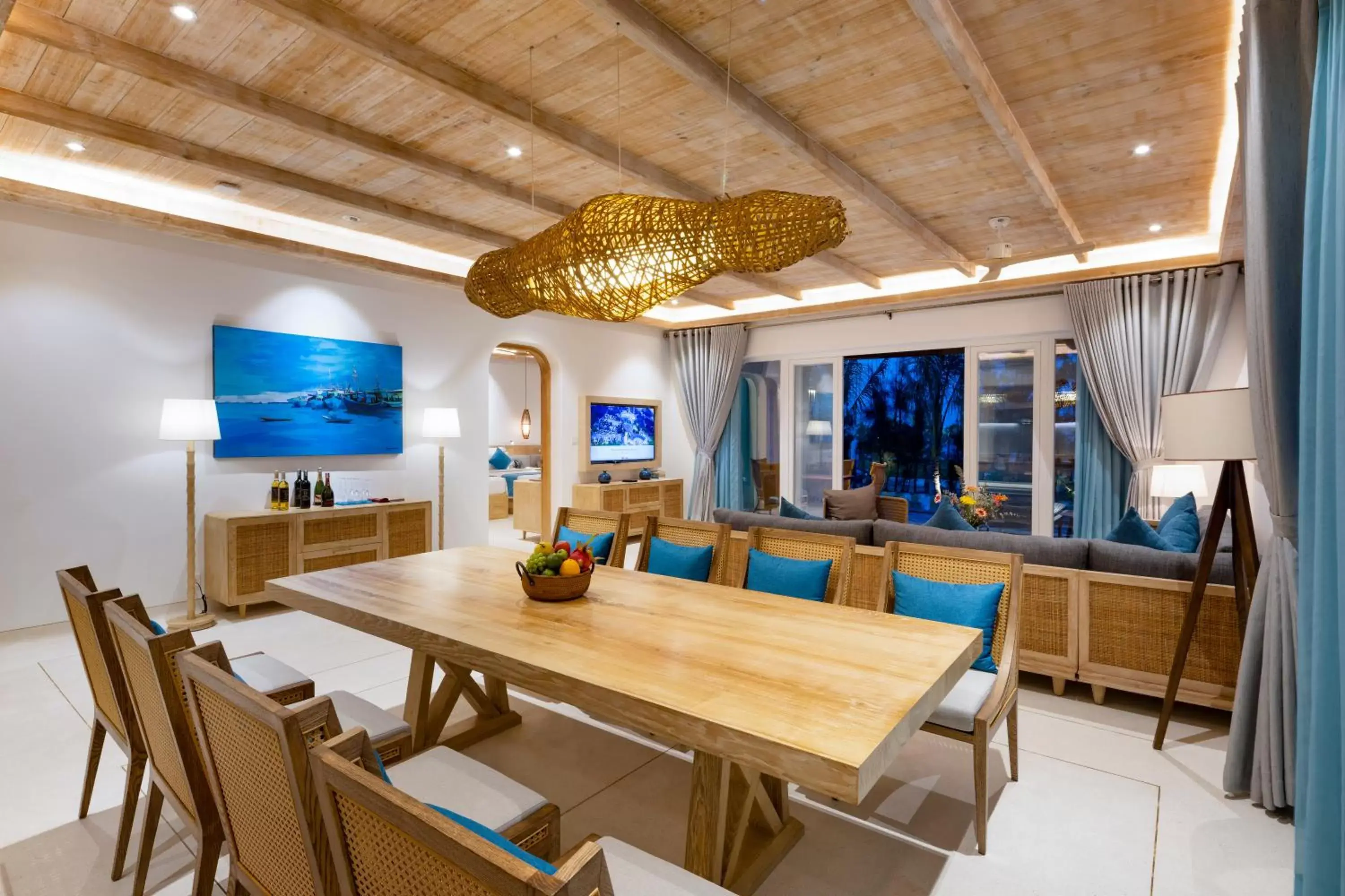 Living room, Dining Area in Stelia Beach Resort