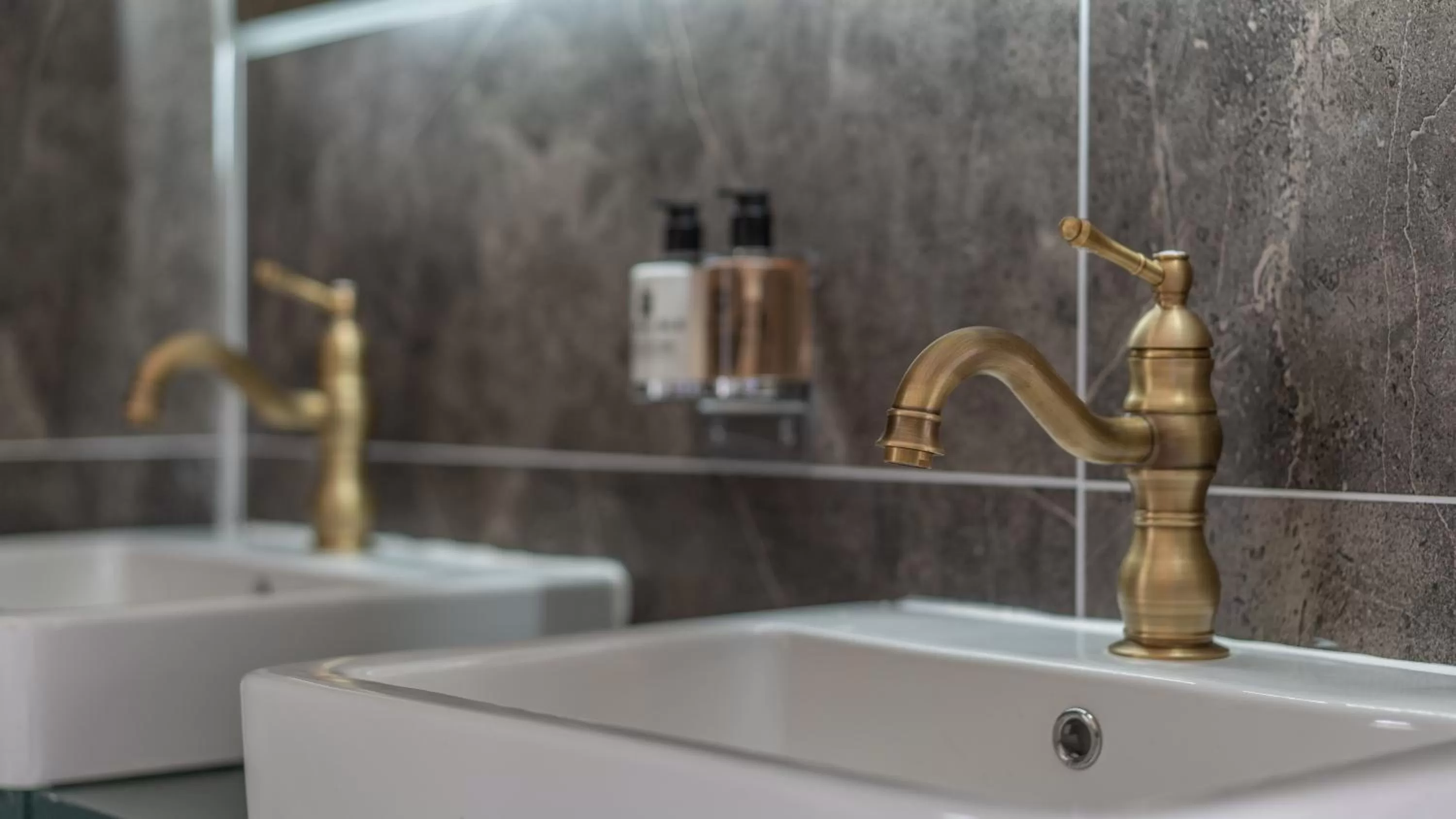 Bathroom in Pantybeiliau House Bed & Breakfast