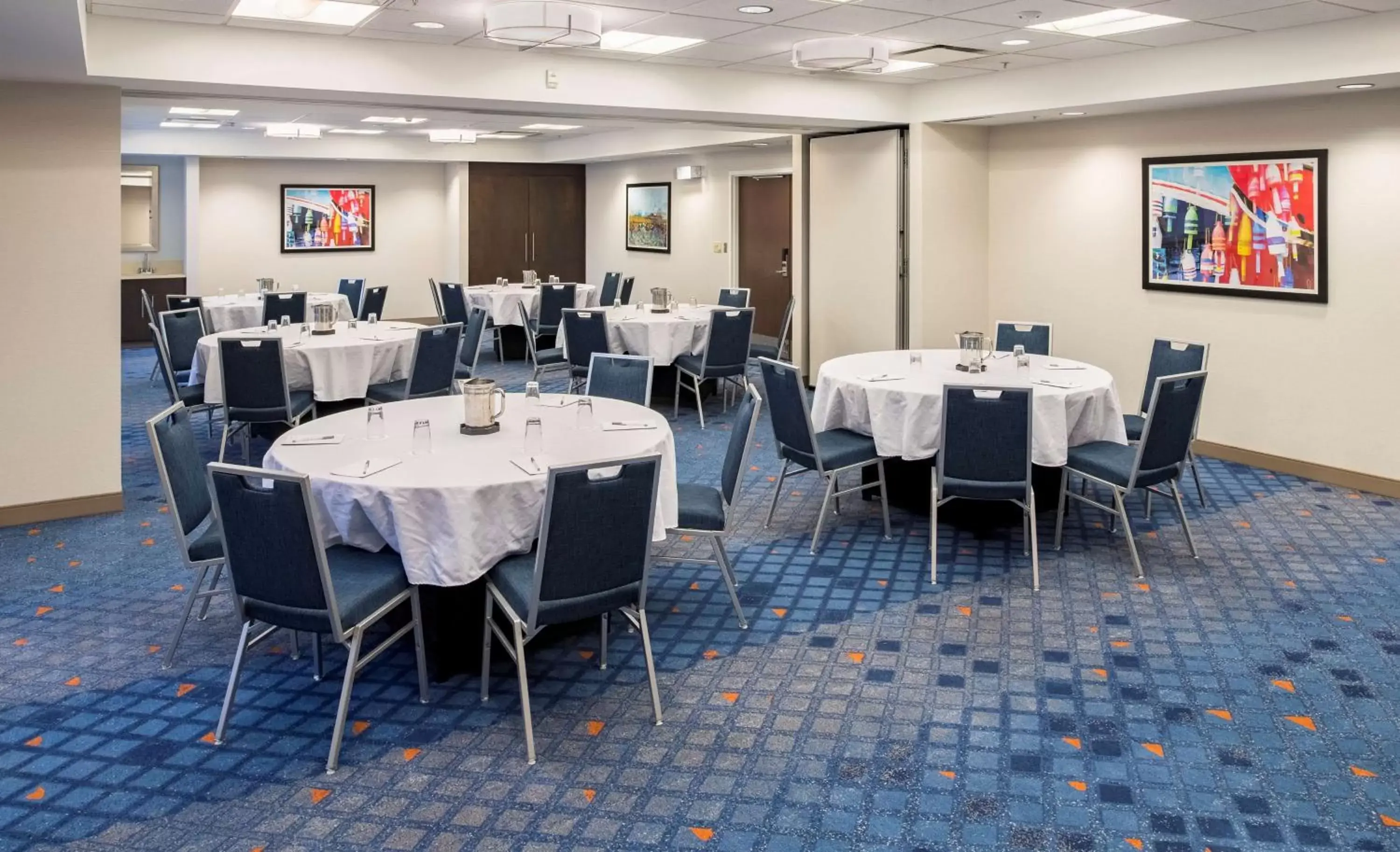 Meeting/conference room, Restaurant/Places to Eat in Hampton Inn & Suites by Hilton Dartmouth - Halifax