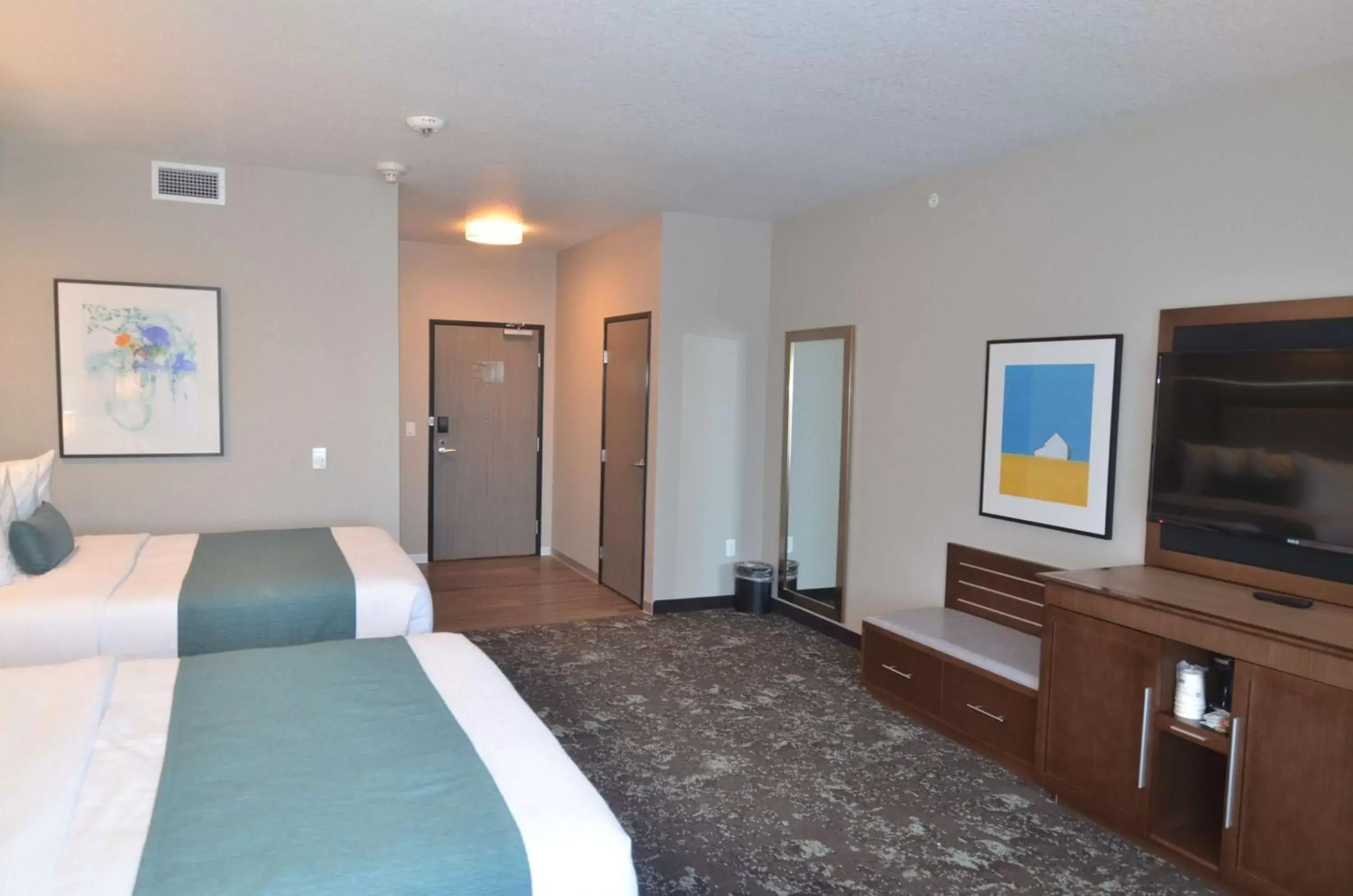 Photo of the whole room, Bed in Best Western Premier Ankeny Hotel