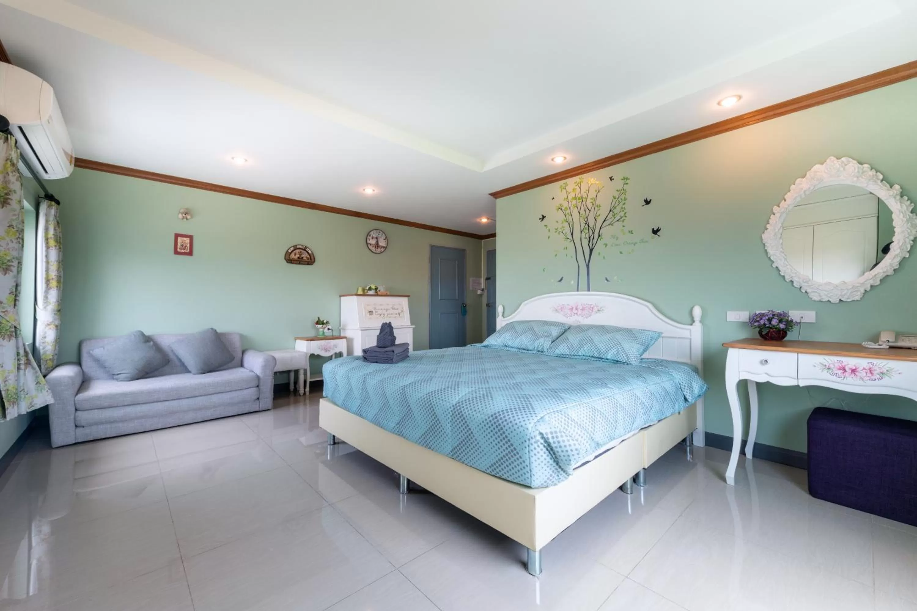 Bedroom, Bed in The Lilly Hotel