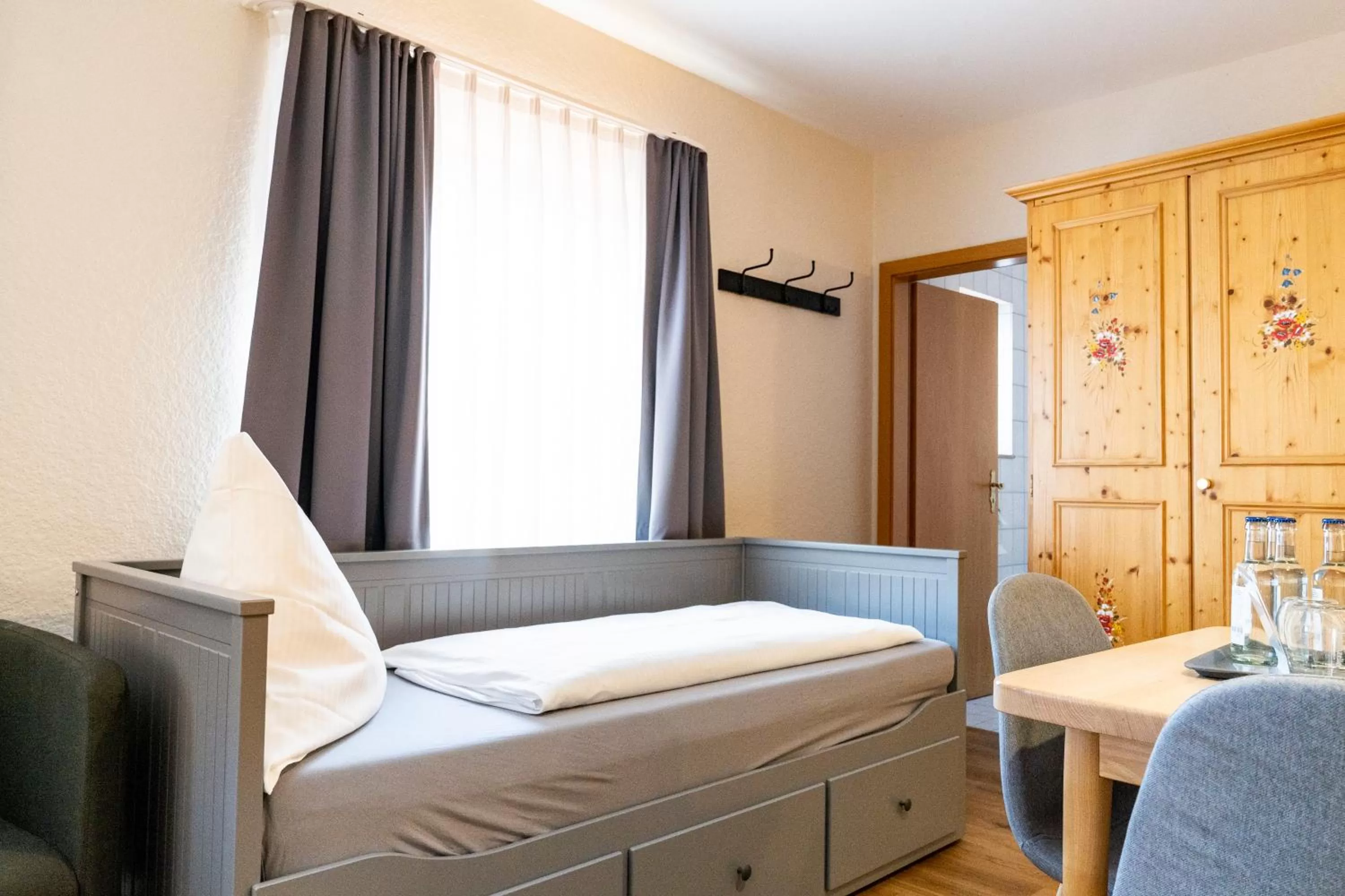 Photo of the whole room, Bed in Hotel Beim Schupi Karlsruhe