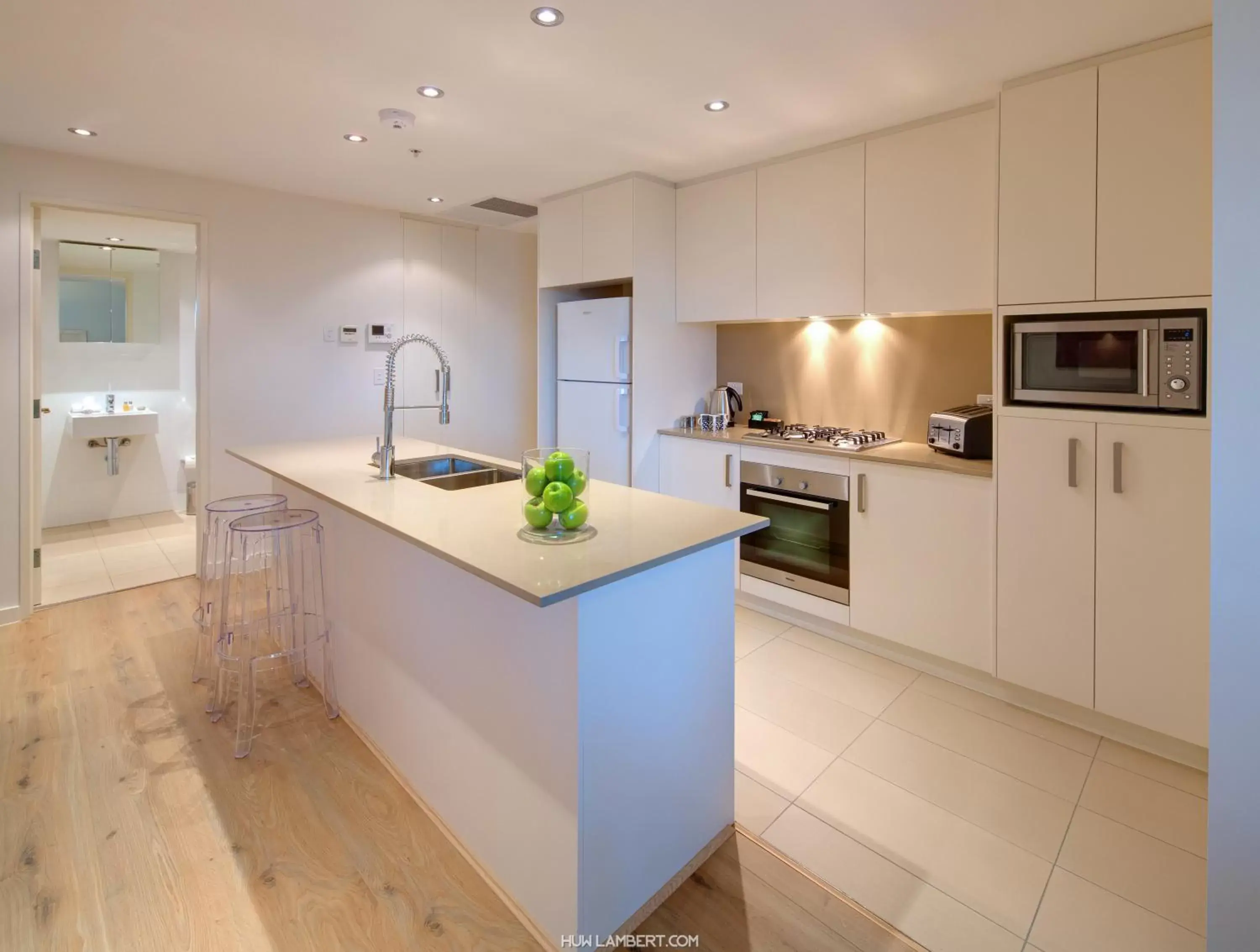 Kitchen or kitchenette, Kitchen/Kitchenette in Zara Tower – Luxury Suites and Apartments