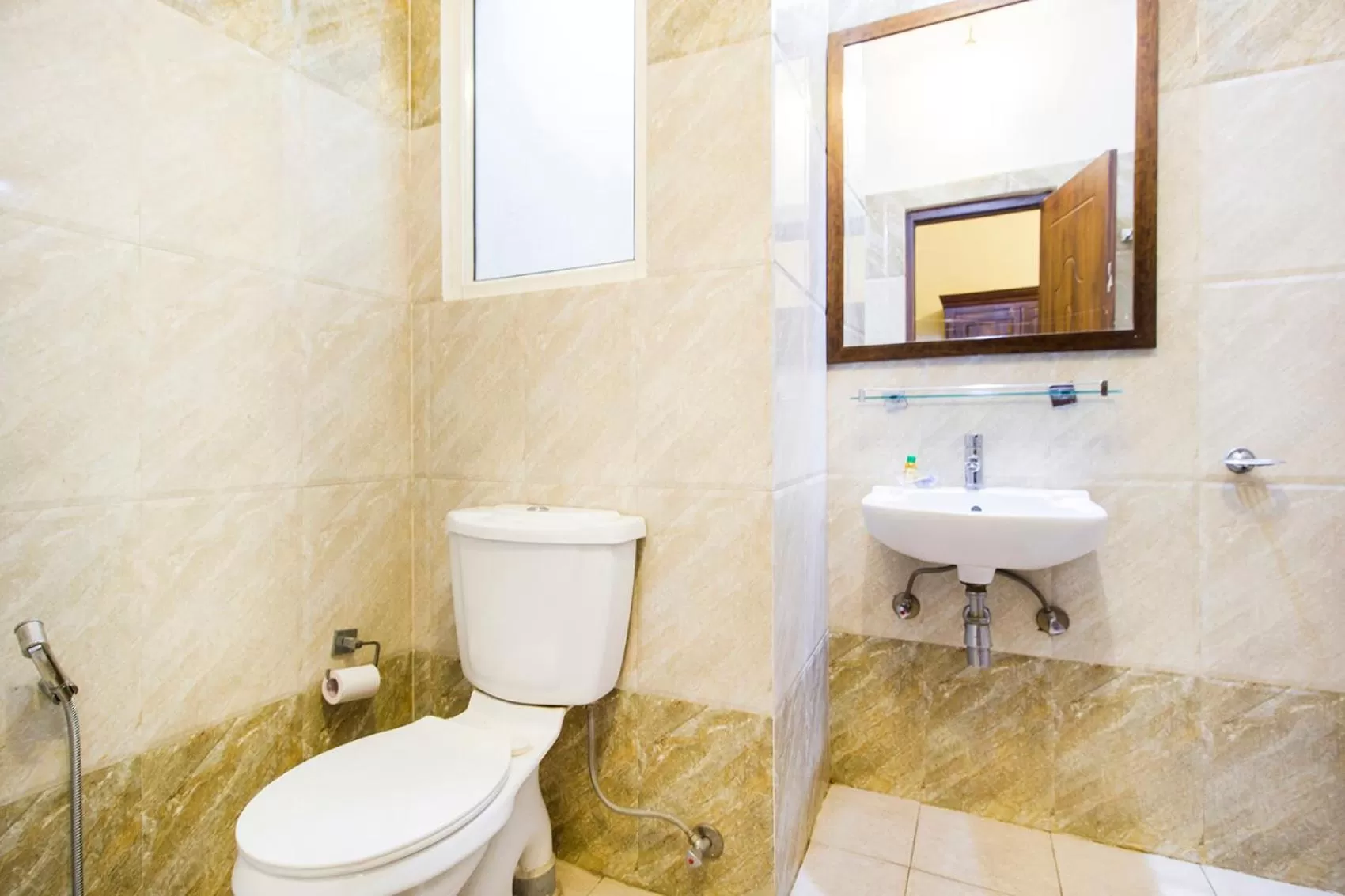 Bathroom in Hotel Raj Kothi Jaipur airport