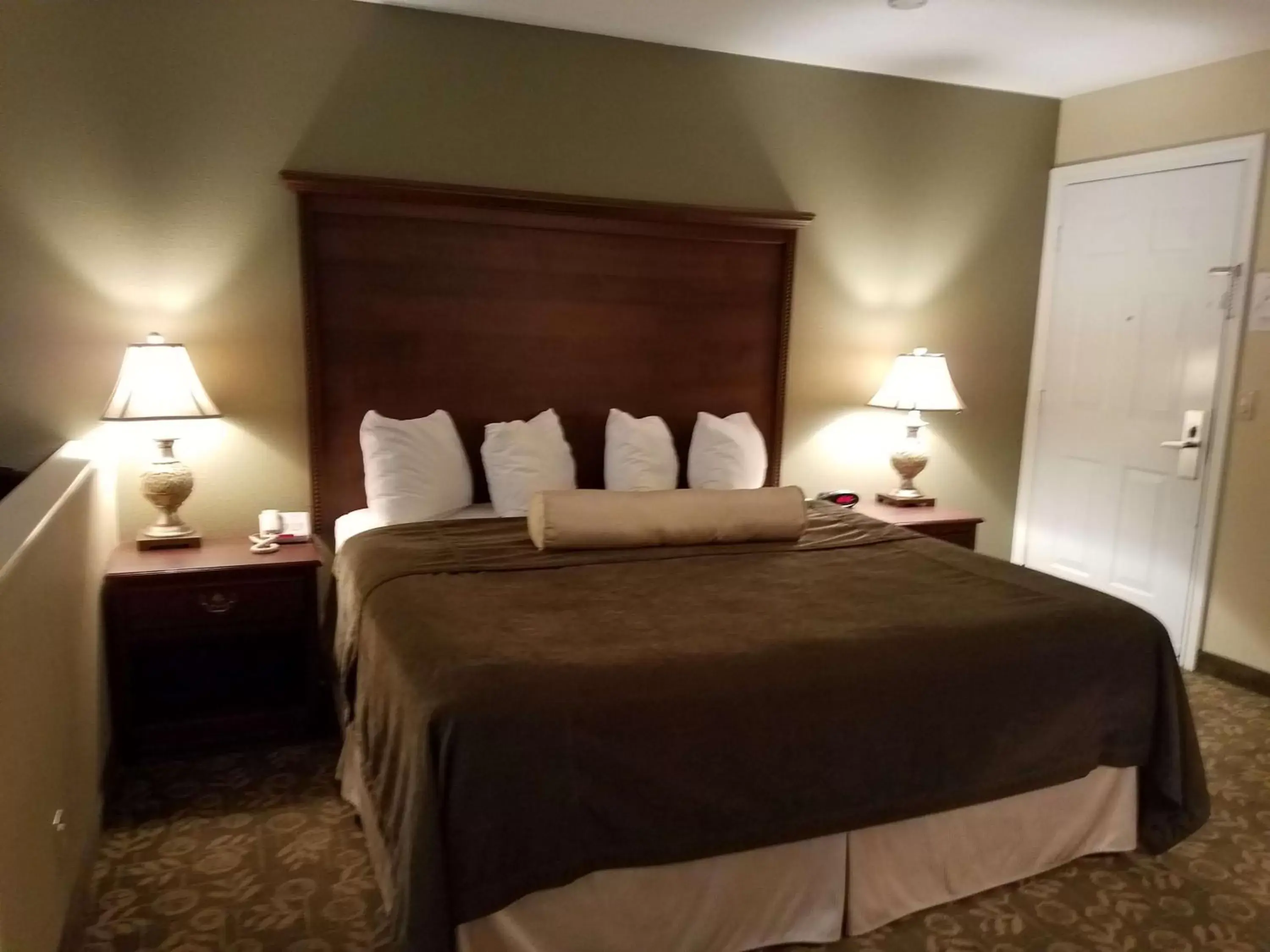 Photo of the whole room, Bed in Best Western Salbasgeon Inn & Suites