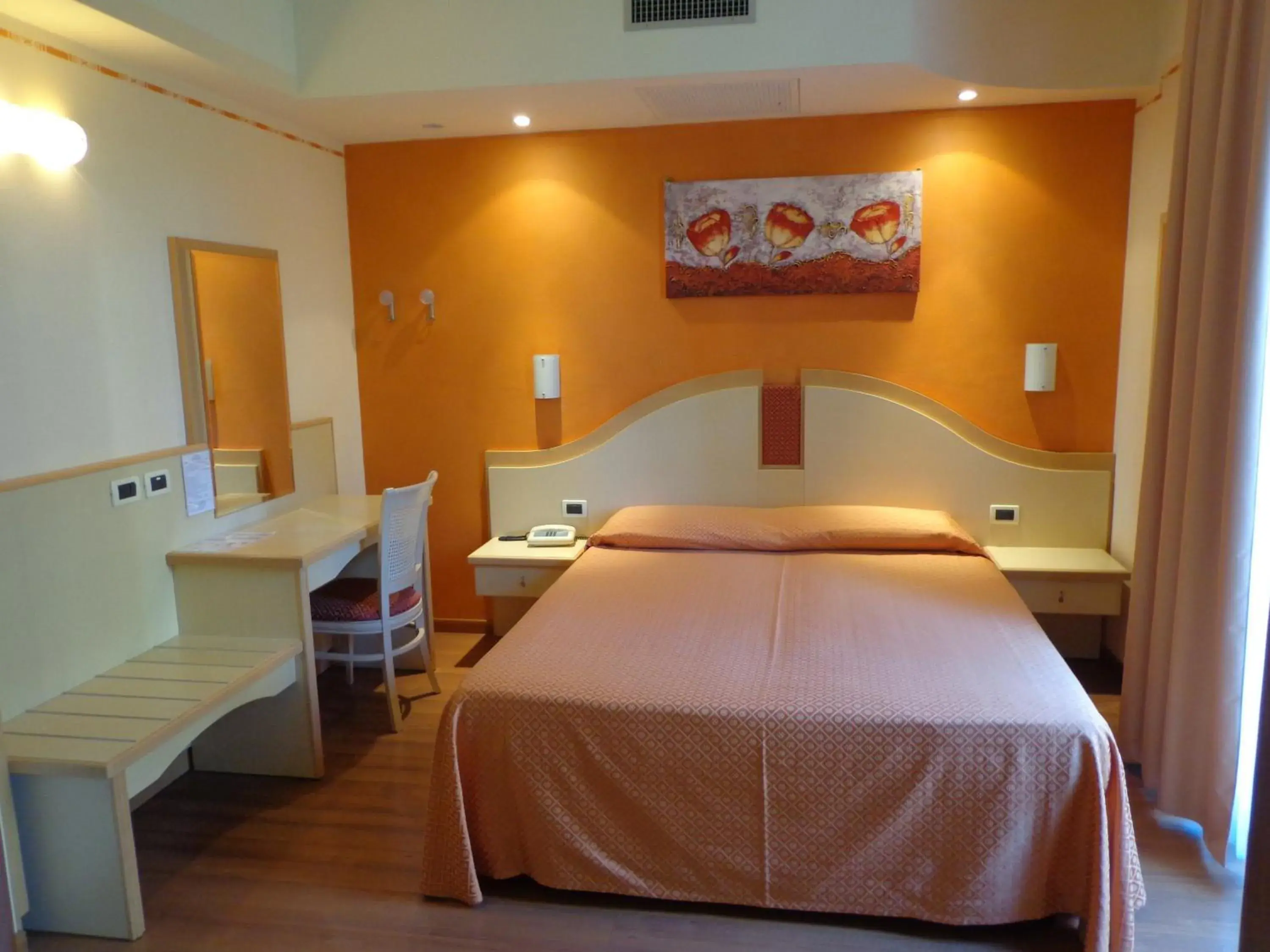 Standard King Room in Hotel La Rondine Standard King Room in Hotel La Rondine