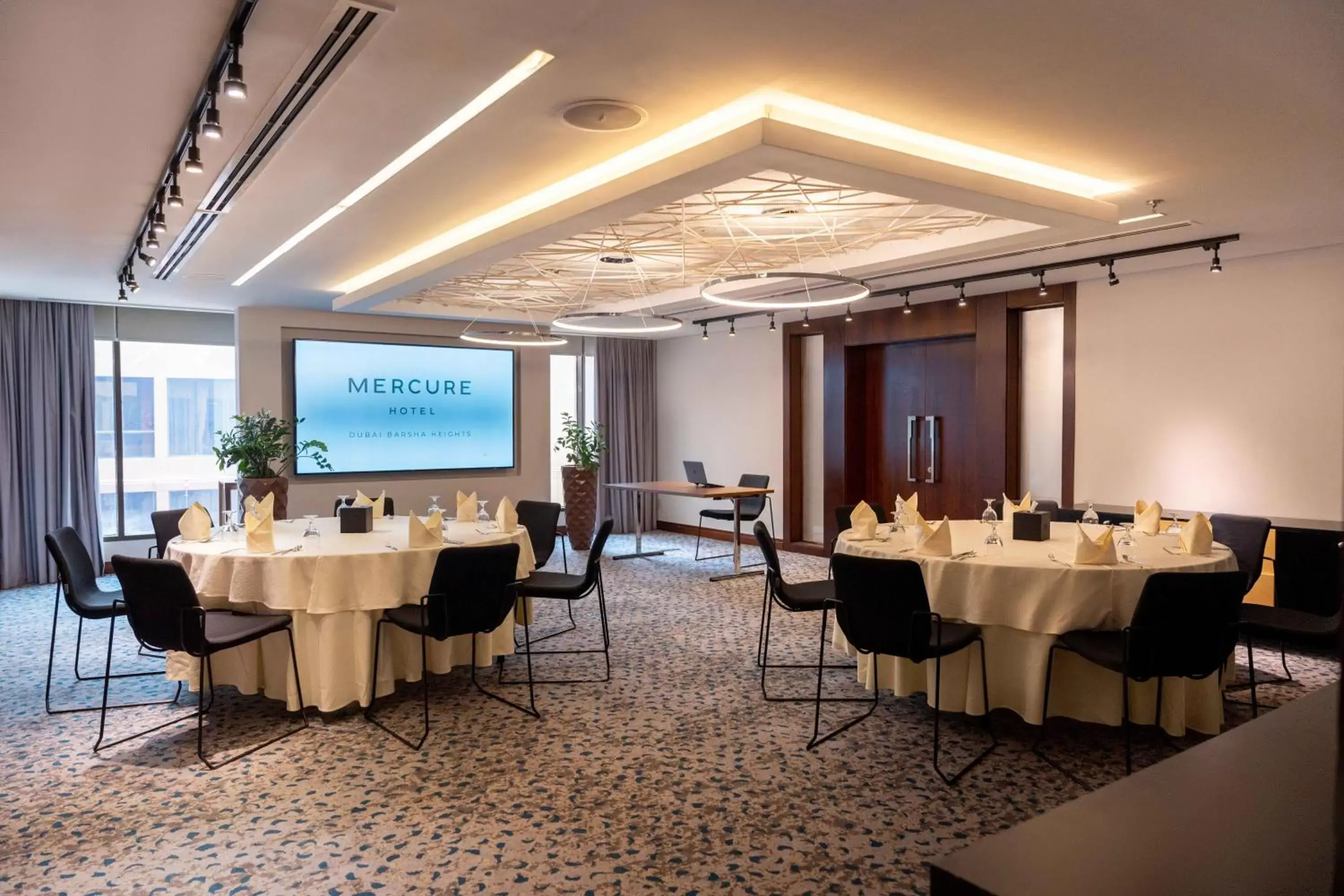 Meeting/conference room in Mercure Dubai Barsha Heights Hotel Suites