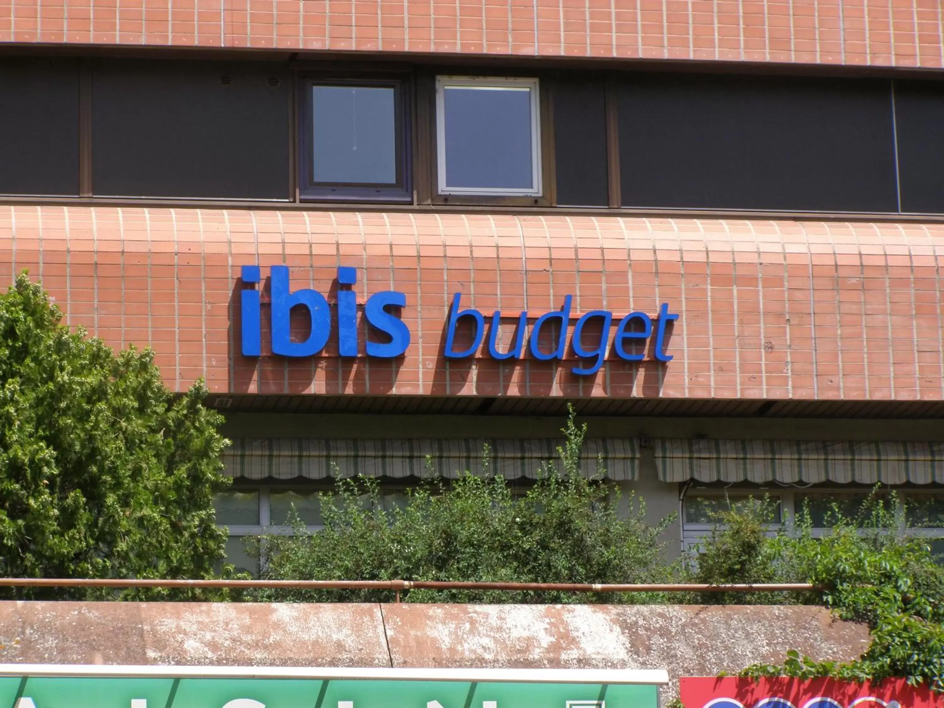 Logo/Certificate/Sign in ibis budget Toulouse Centre Gare