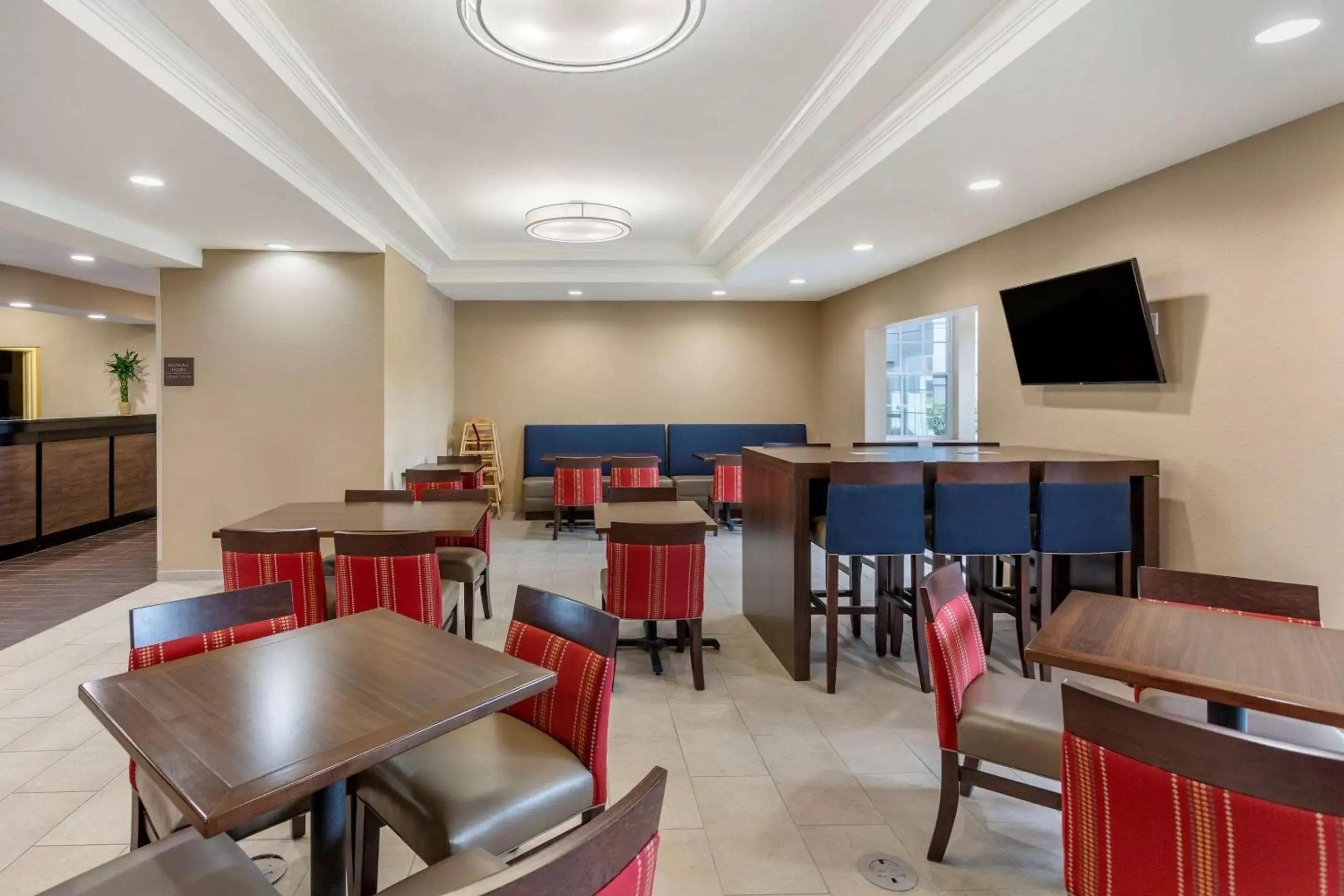 Restaurant/Places to Eat in Comfort Suites