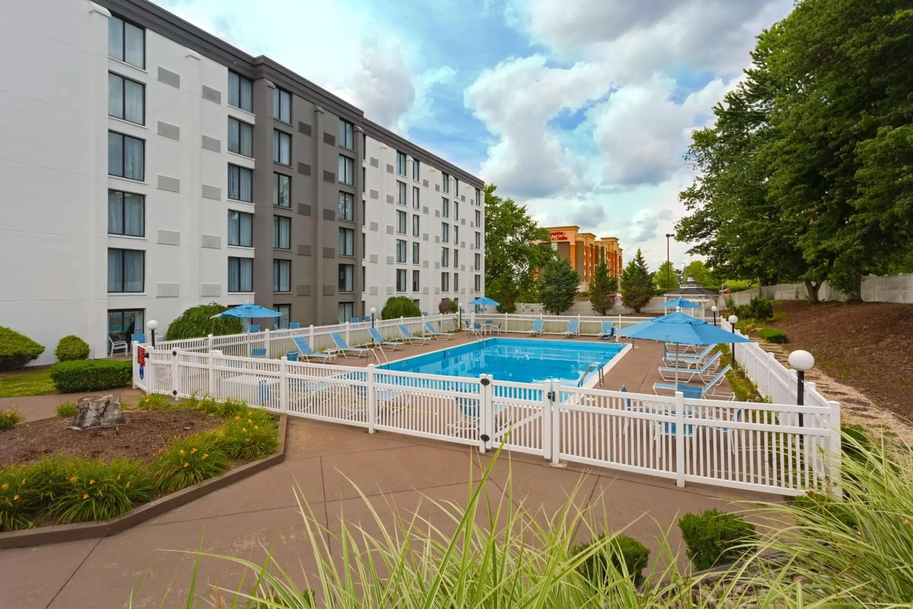 Property building, Swimming Pool in DoubleTree by Hilton Pittsburgh - Meadow Lands