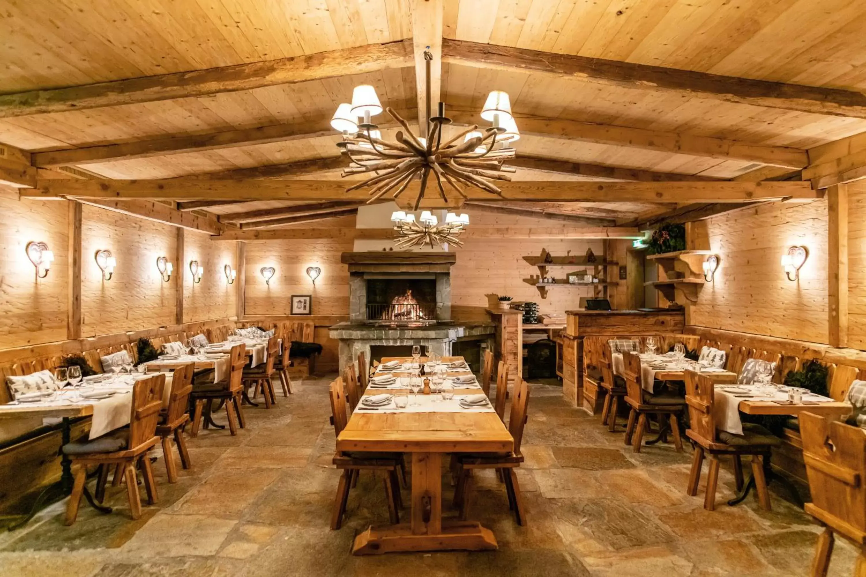 Restaurant/Places to Eat in Chalet RoyAlp Hôtel & Spa