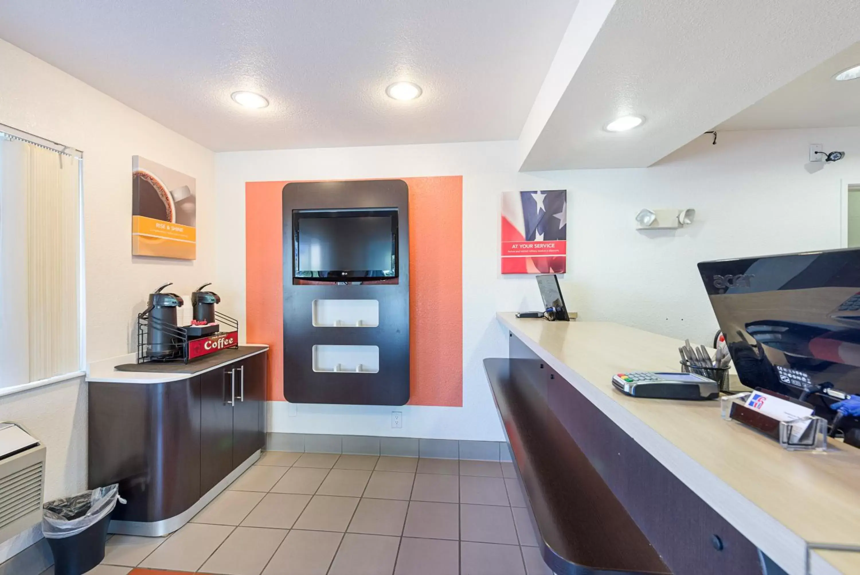 Lobby or reception, Coffee/Tea Facilities in Motel 6-Carson City, NV