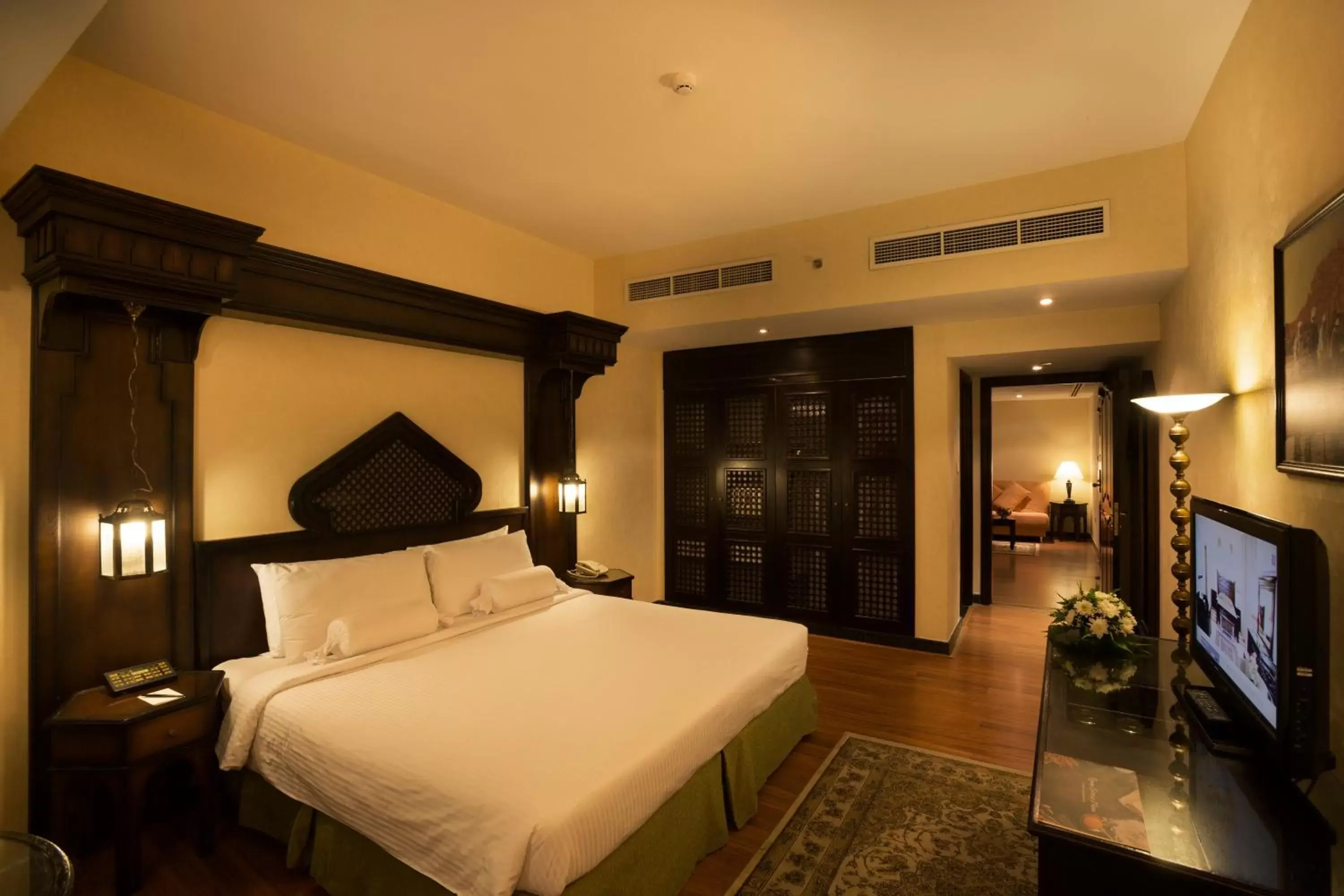 Bed in Arabian Courtyard Hotel & Spa