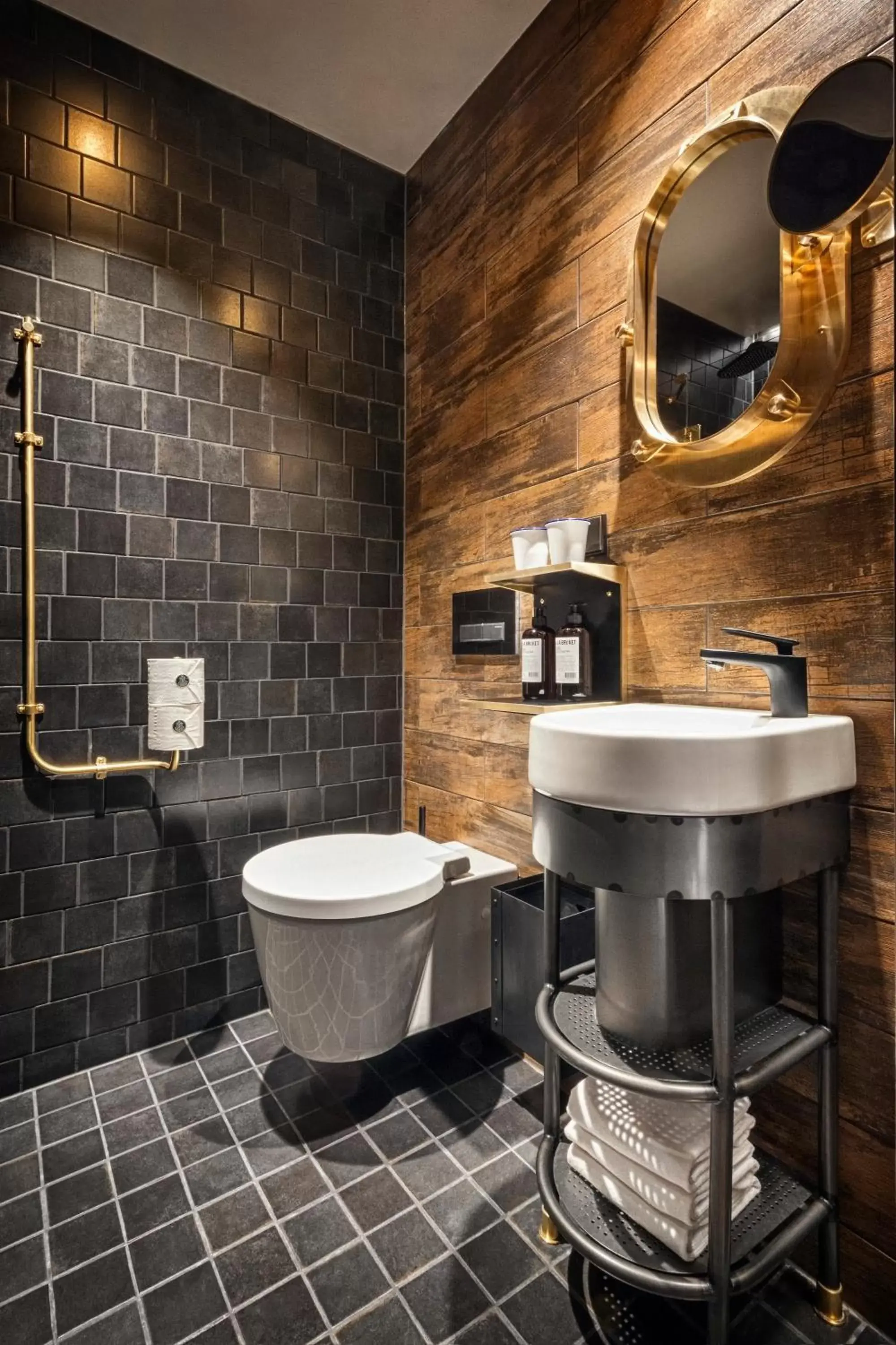 Bathroom in Stora Hotellet; BW Premier Collection