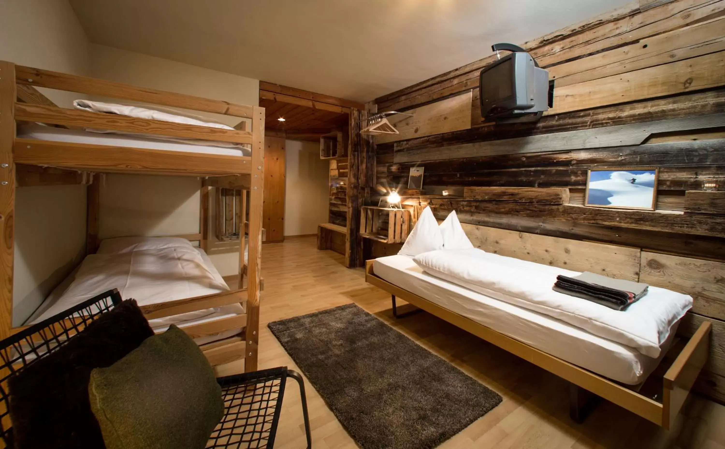 Photo of the whole room, Bunk Bed in Arena Lodge