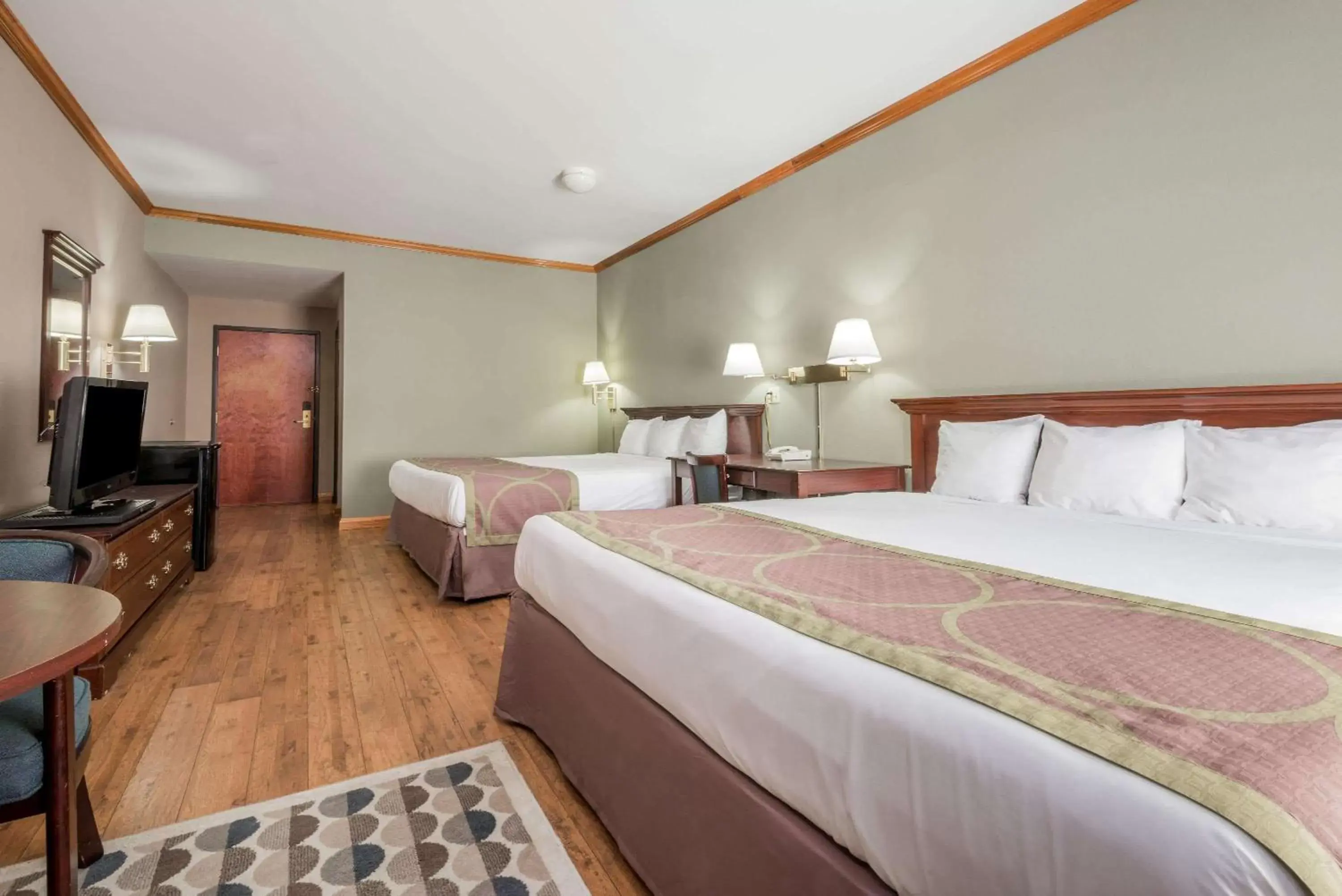 Bedroom, Bed in Super 8 by Wyndham Grayson Bedroom, Bed in Super 8 by Wyndham Grayson