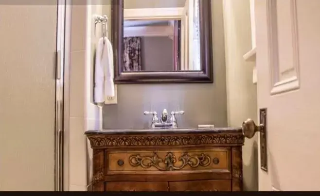 Bathroom in Clark House Inn