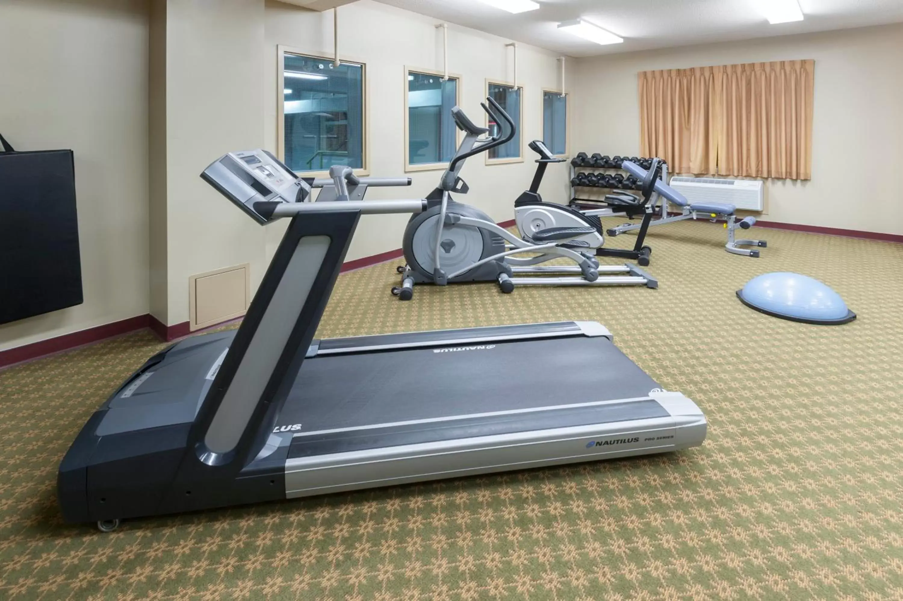 Fitness centre/facilities, Fitness Center/Facilities in Super 8 by Wyndham Fort Saskatchewan