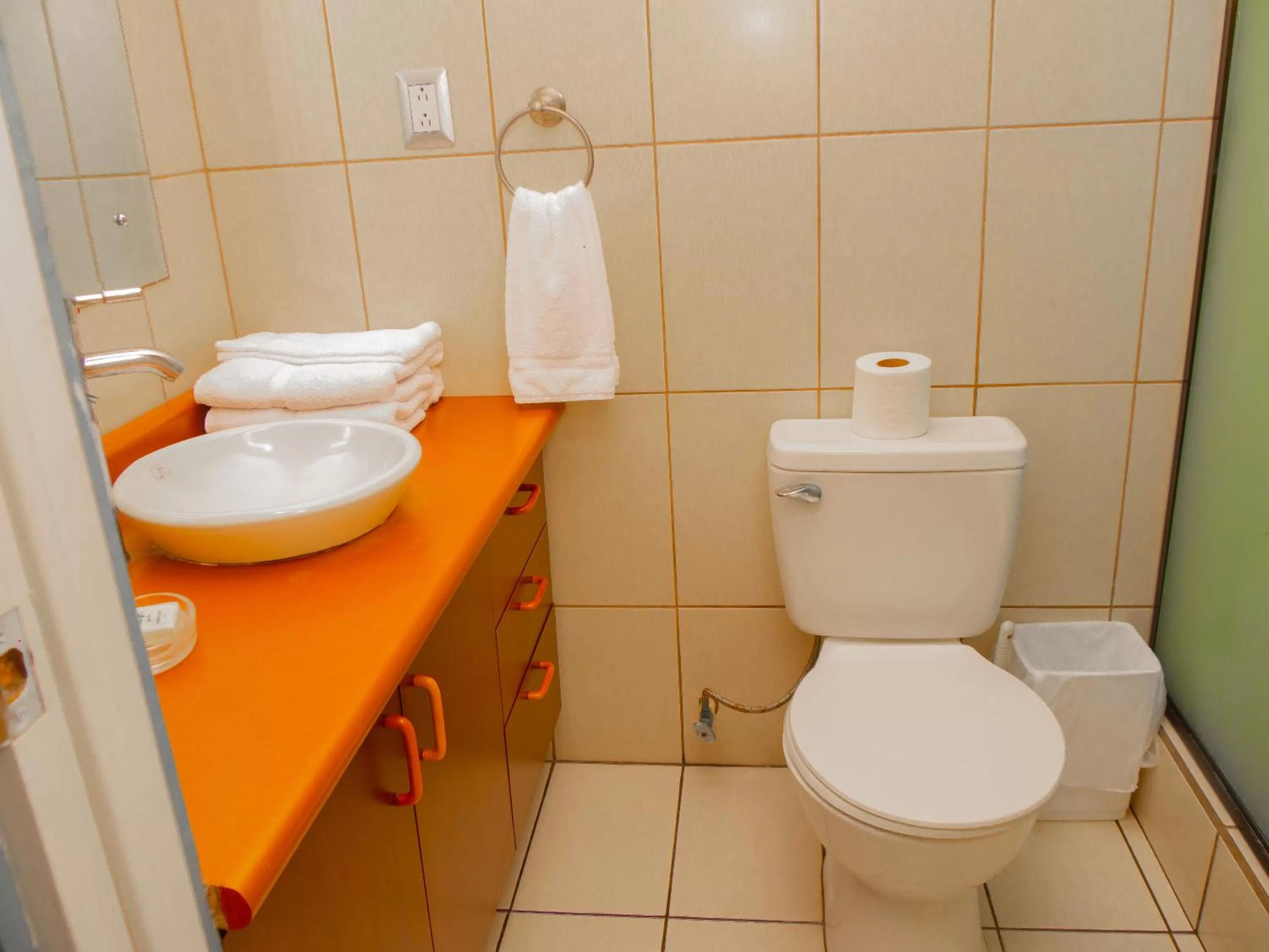 Bathroom in Hotel Bamboo Aeropuerto