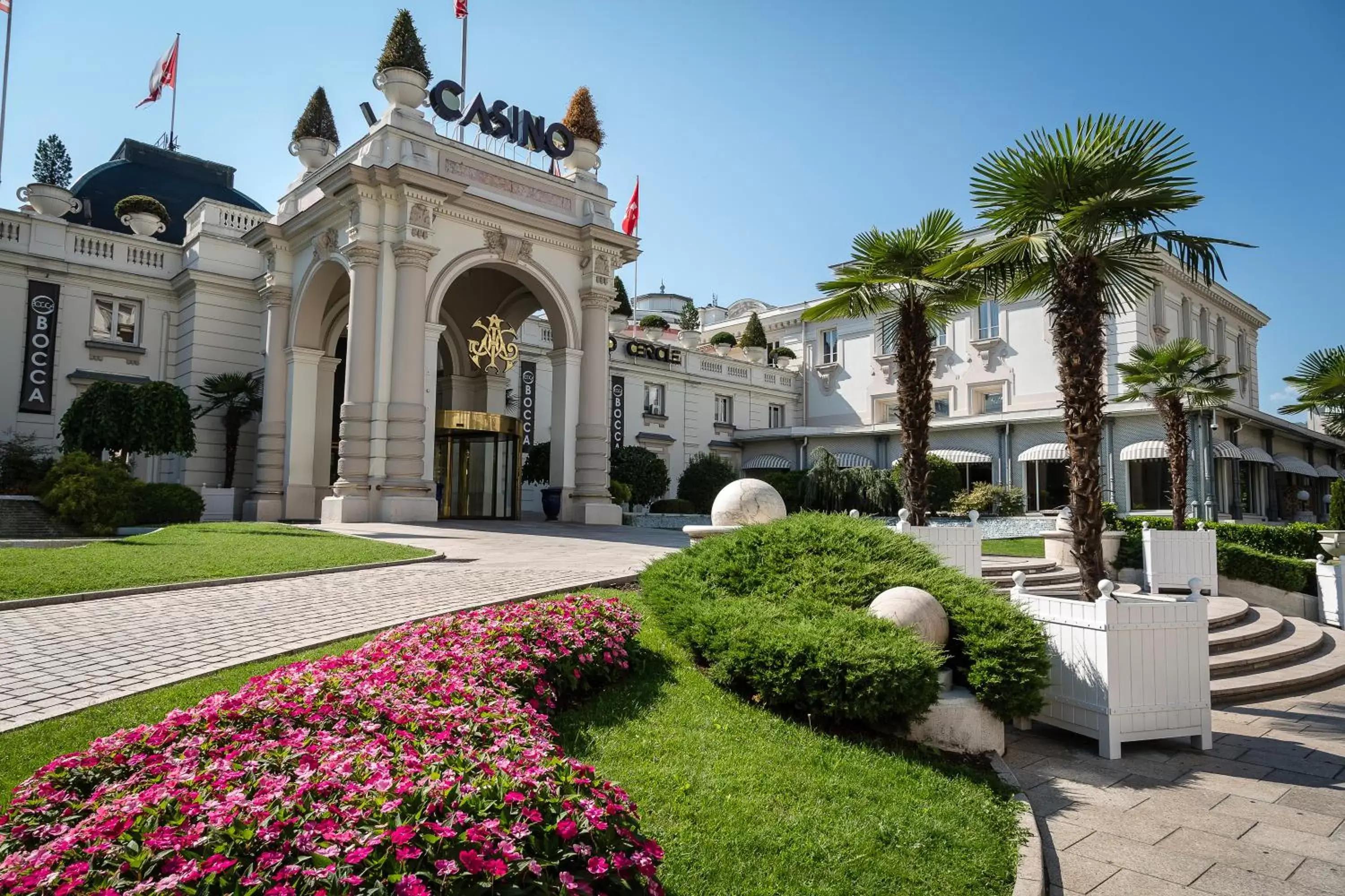 Casino, Property Building in Golden Tulip Aix les Bains - Hotel & Spa