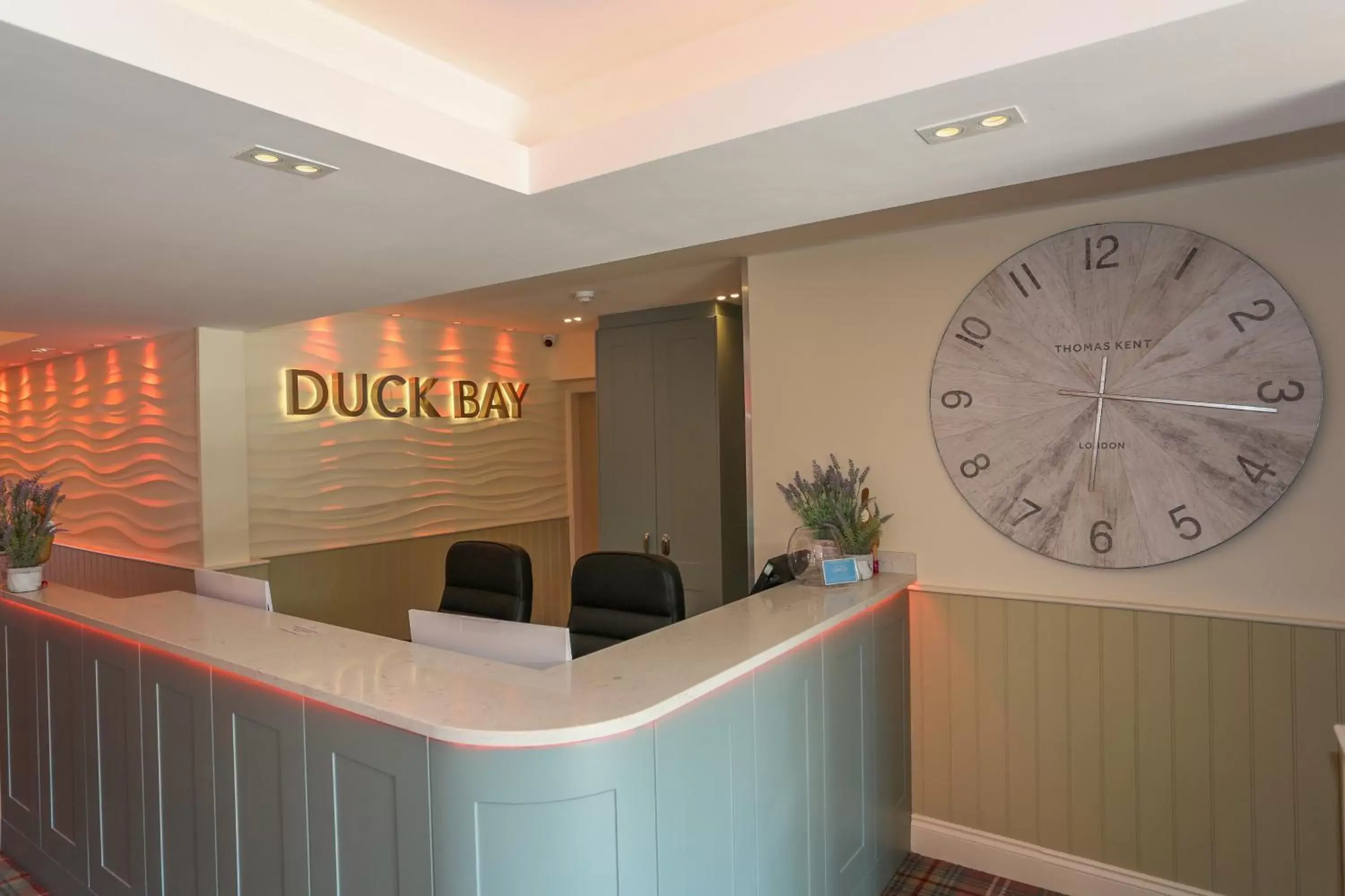 Duck Bay Hotel & Restaurant