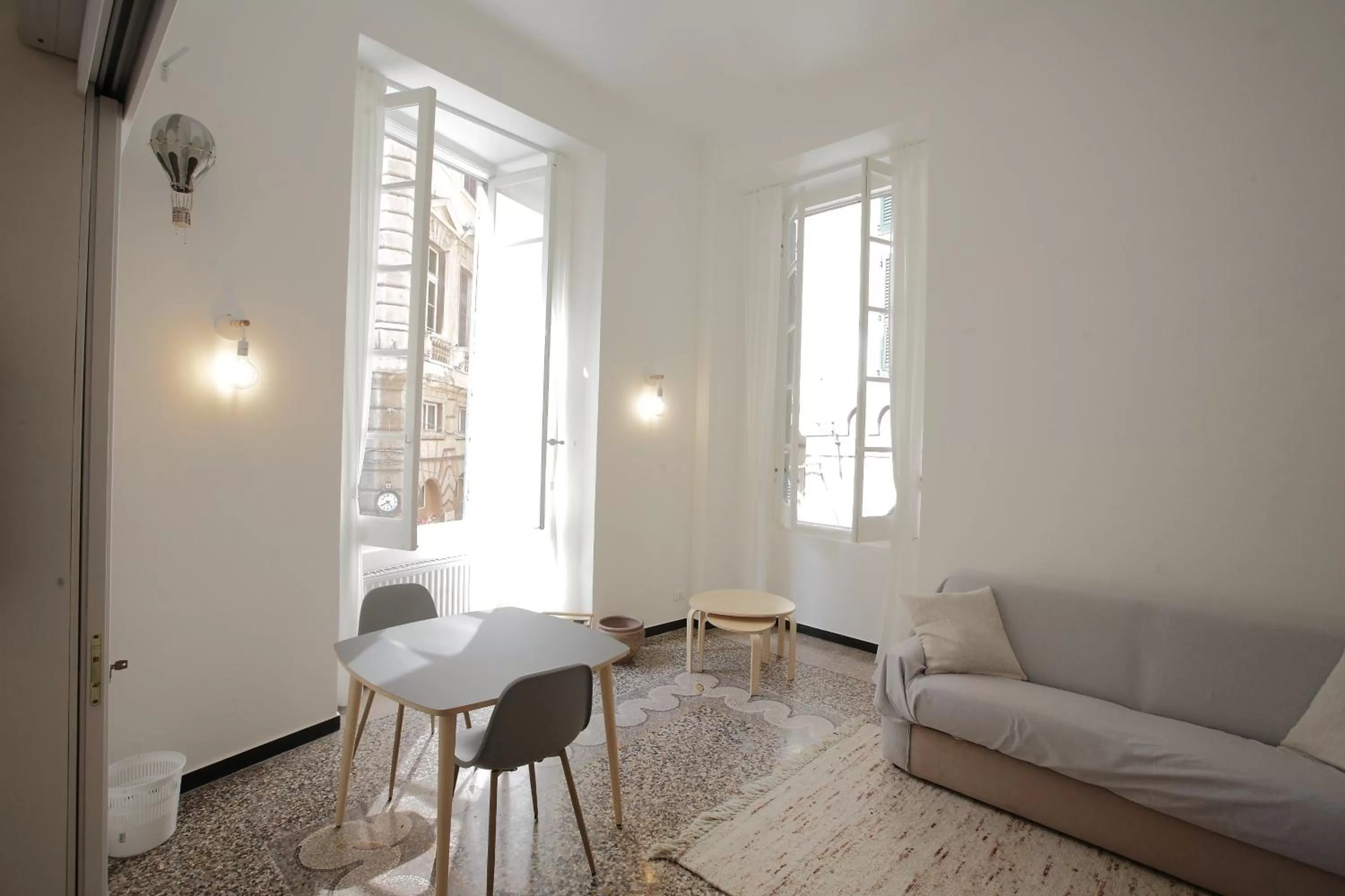 Seating area, Dining Area in HOT AIR BALLOONS B&B