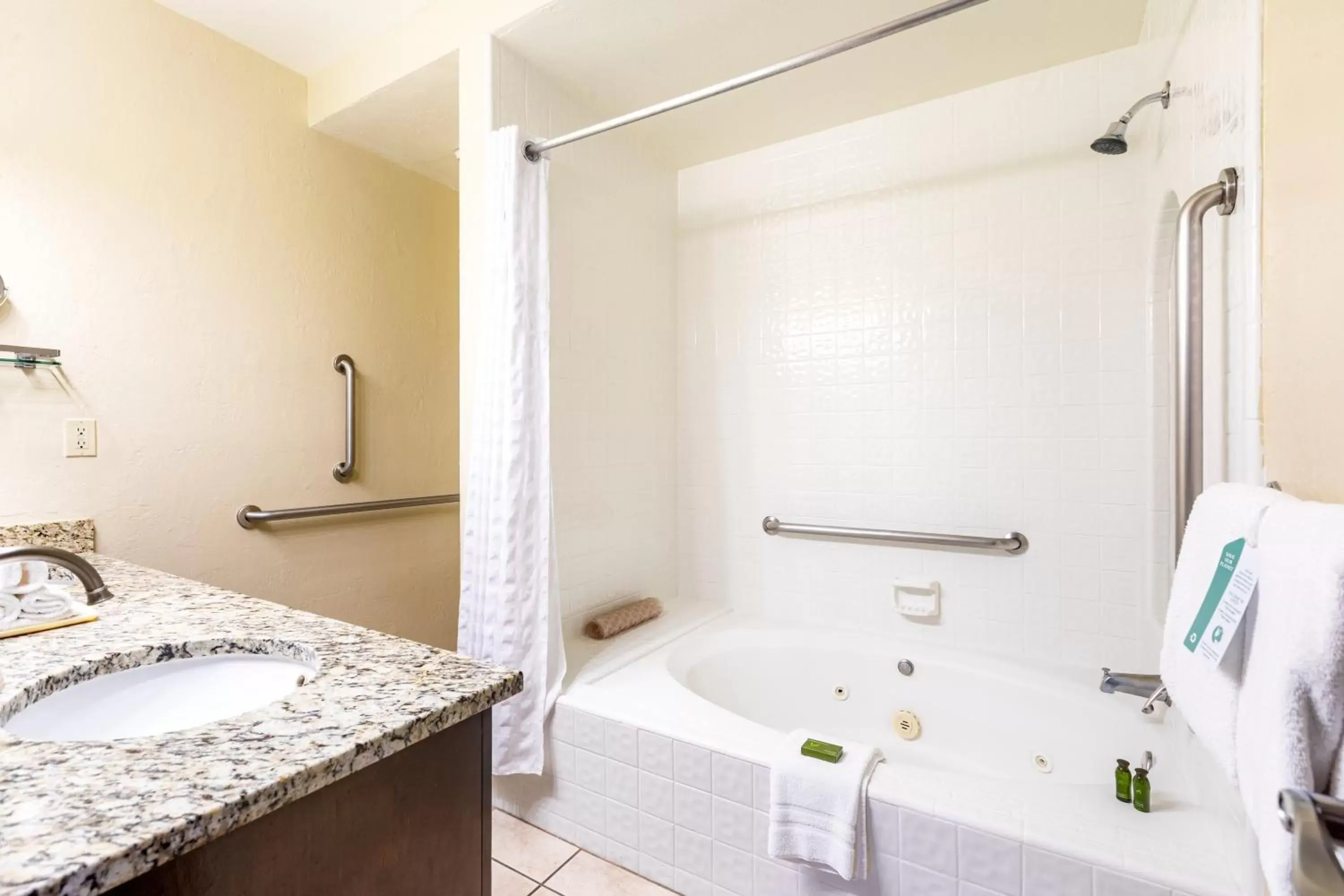 Shower, Bed in Scottsdale Camelback Resort Shower, Bed in Scottsdale Camelback Resort