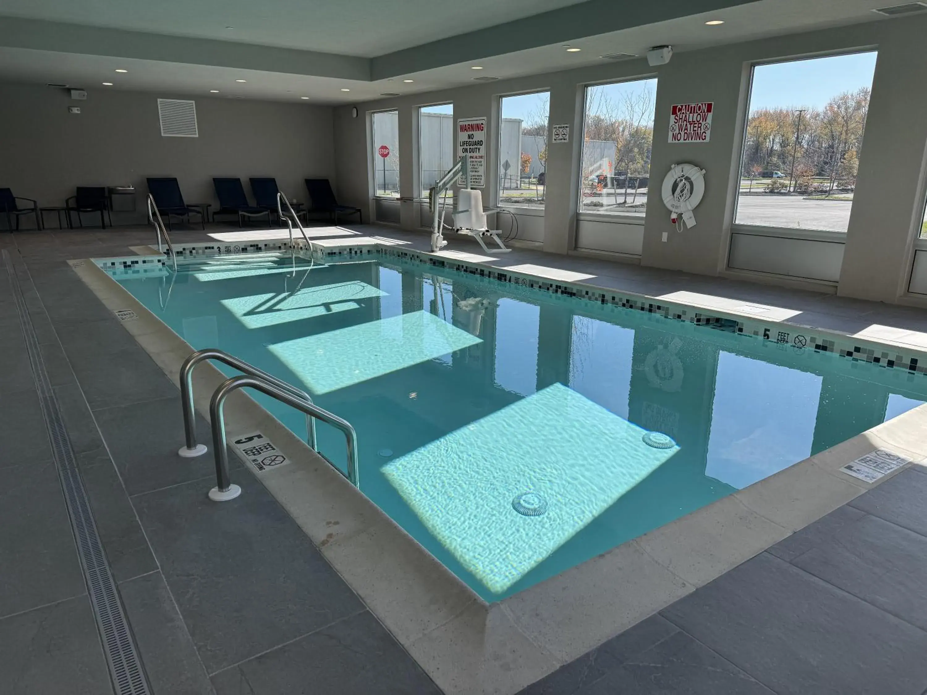 Swimming Pool in La Quinta Inn & Suites by Wyndham Mount Laurel Moorestown