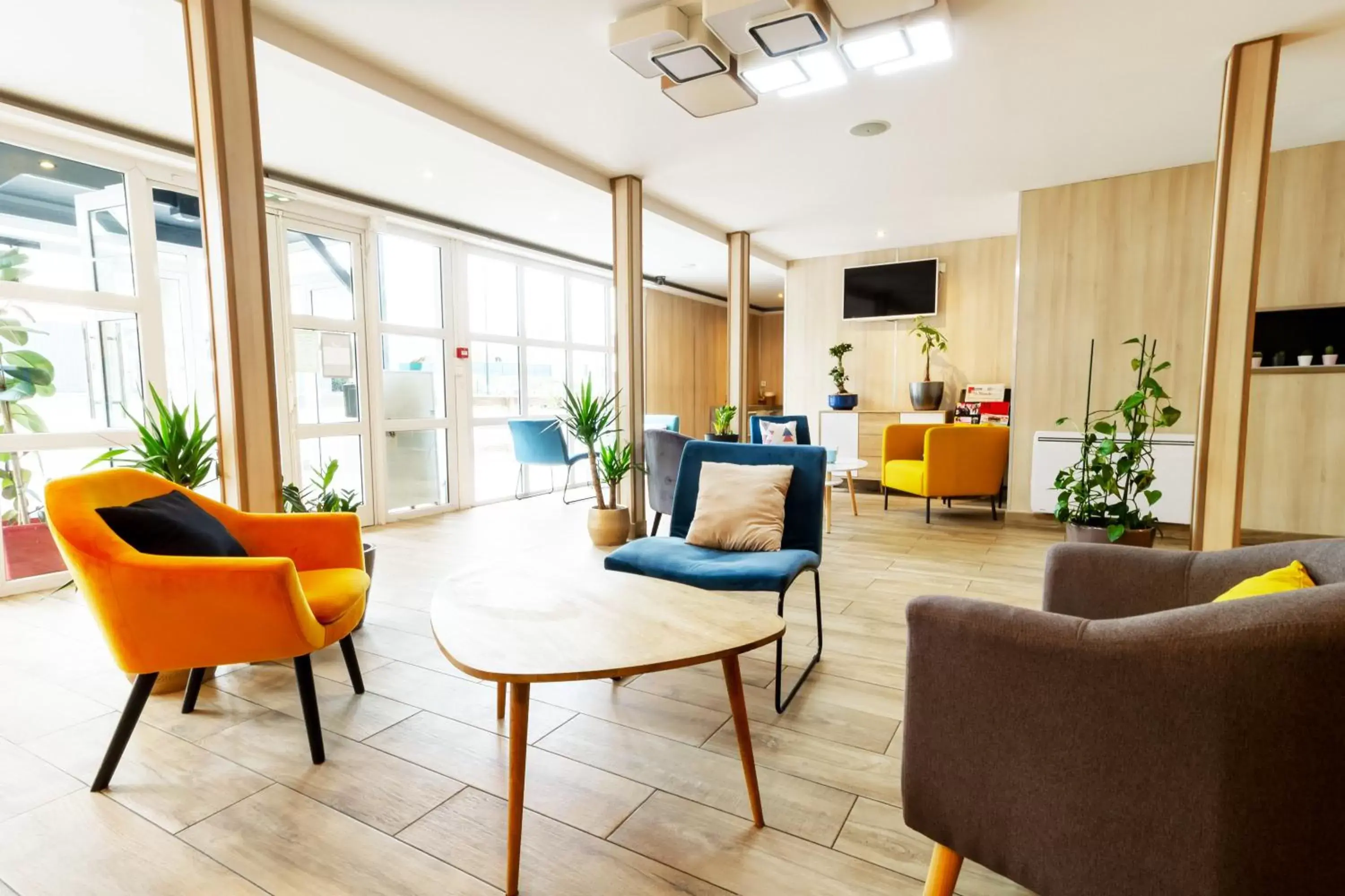 Breakfast, Seating Area in Kyriad Direct Rouen Nord - Barentin