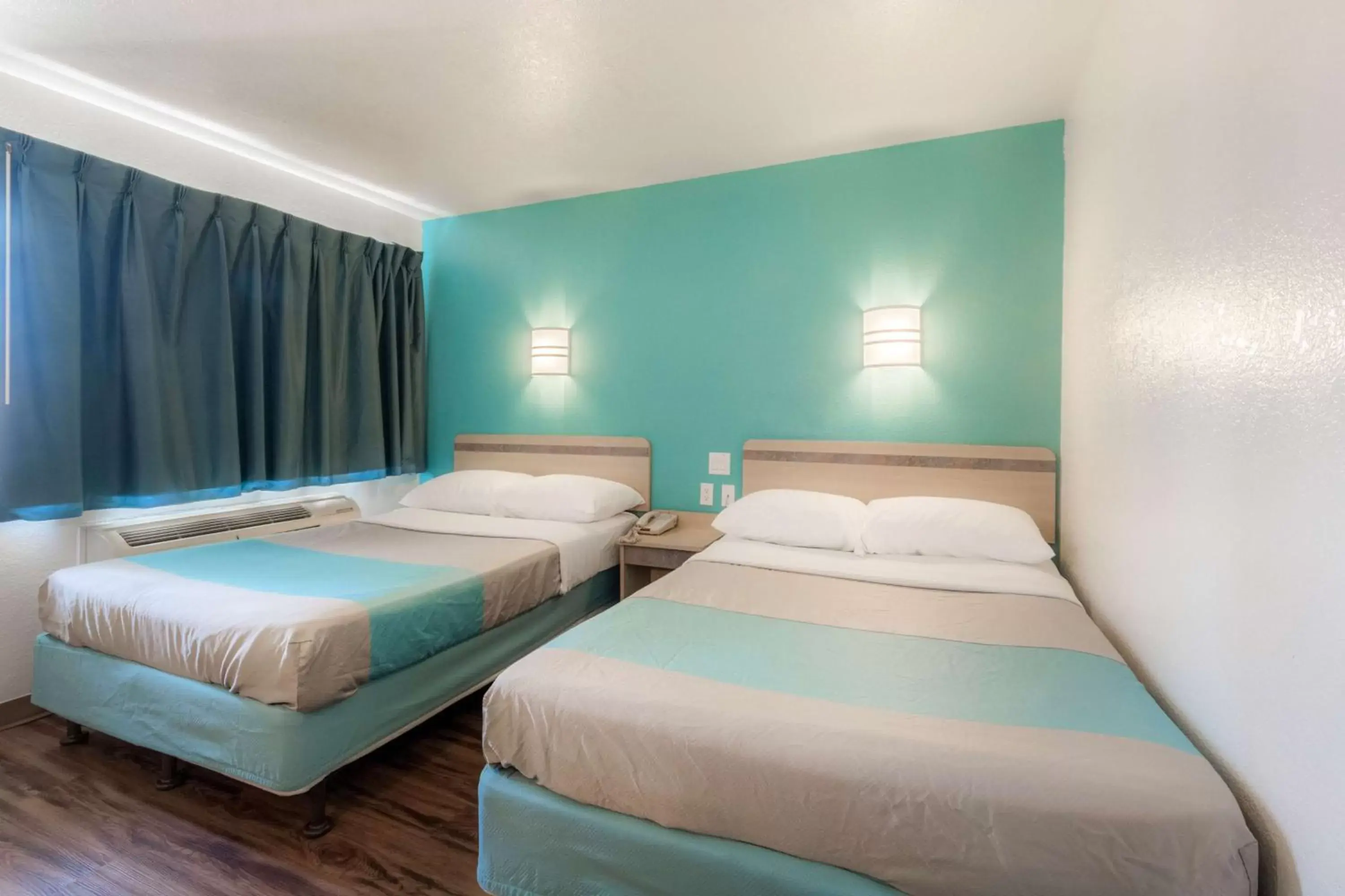 Bedroom, Bed in Motel 6-Del Rio, TX
