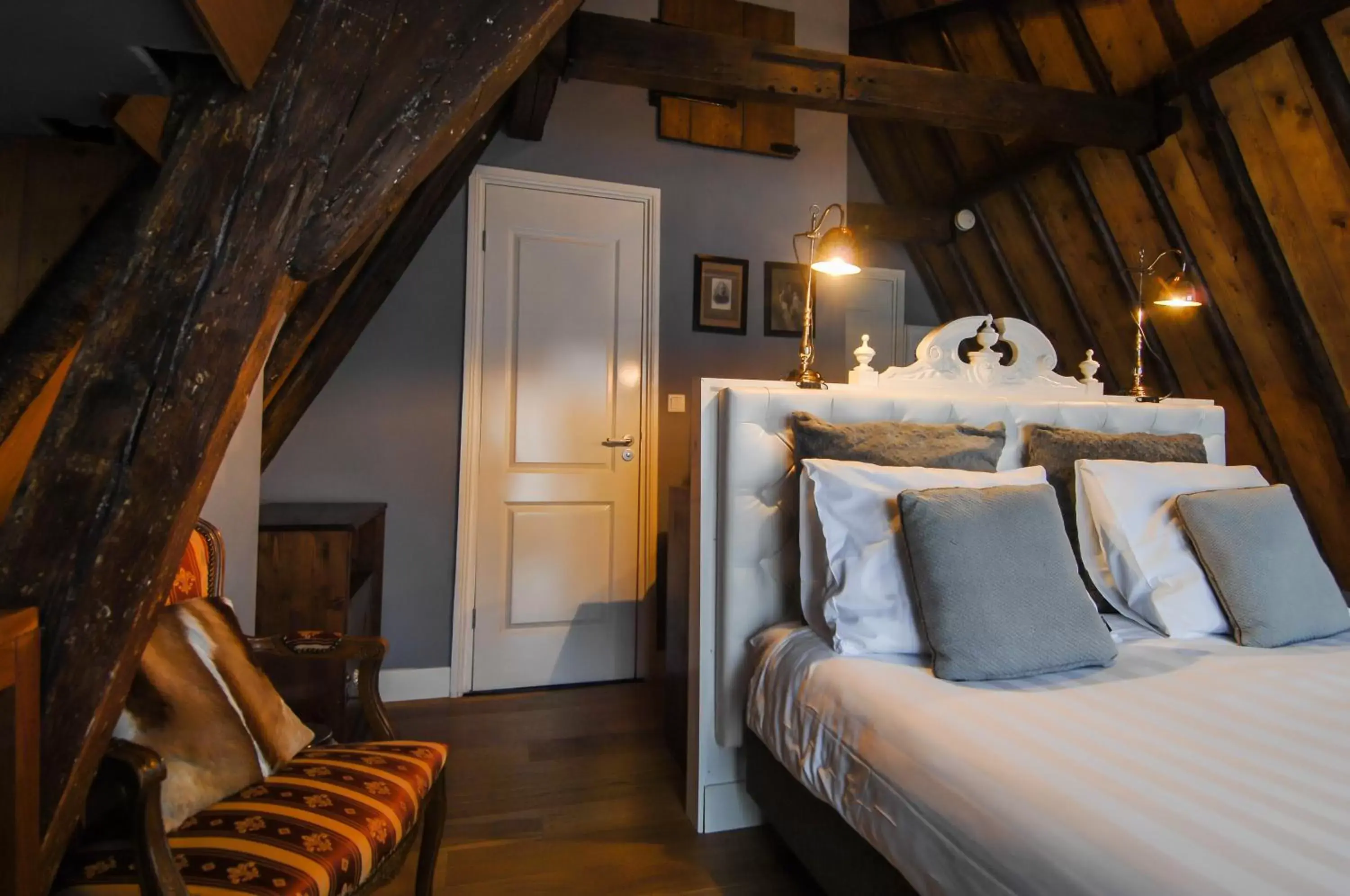 Bedroom, Seating Area in Huys van Leyden