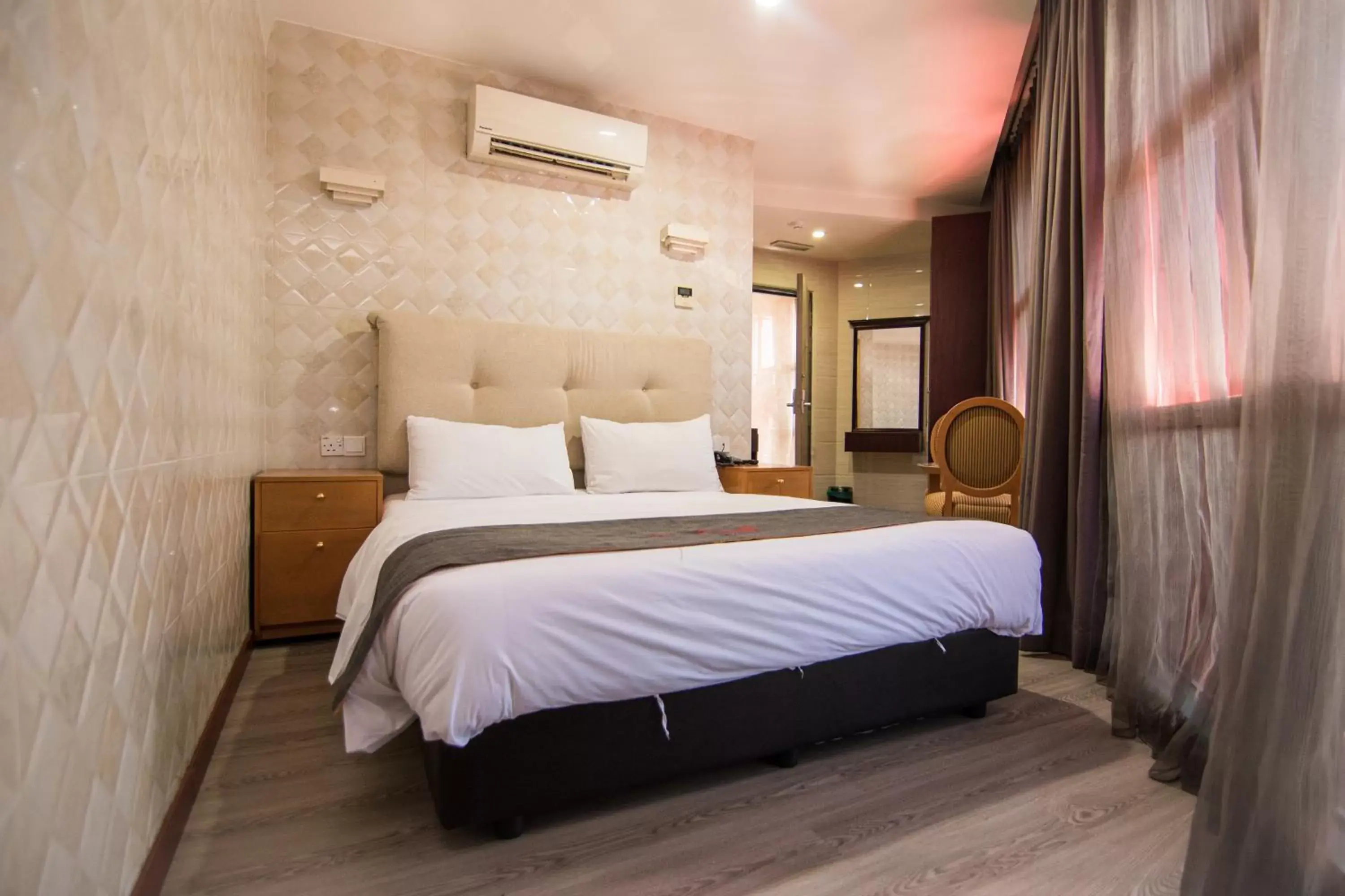 Standard Queen Room in Suwara Hotel Kepong KL