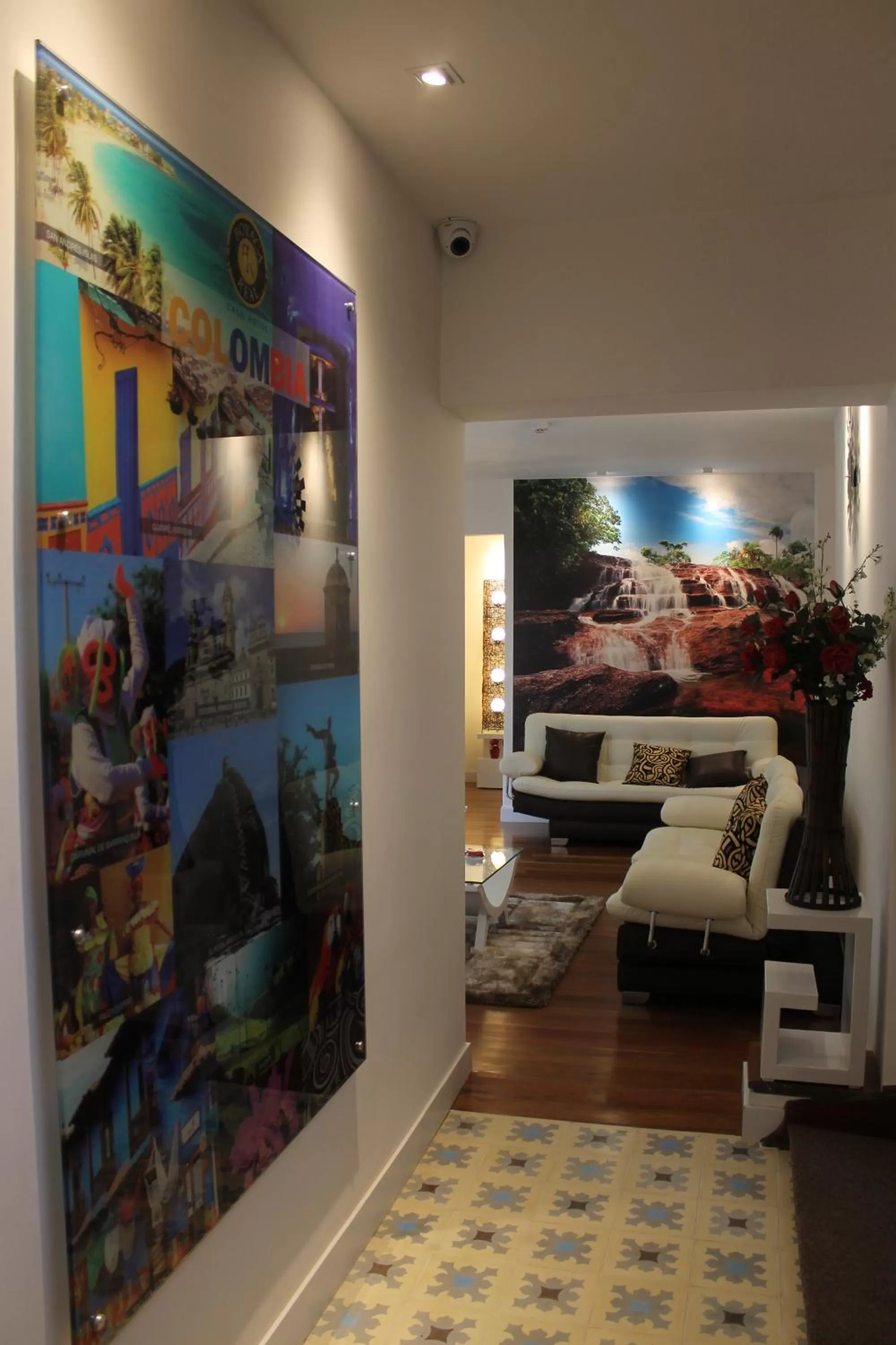 Communal lounge/ TV room in Casa Hotel Boyaca Real