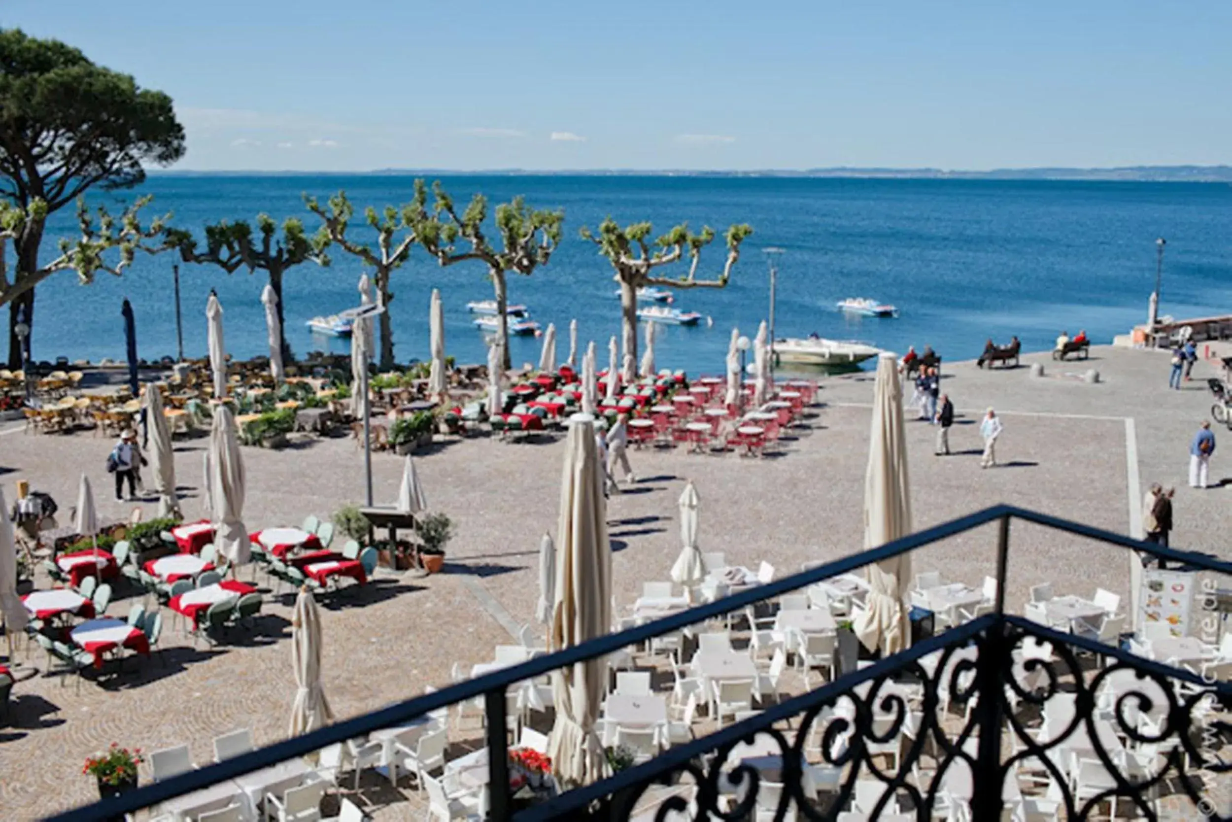 Balcony/Terrace, Beach in Hotel Remàt