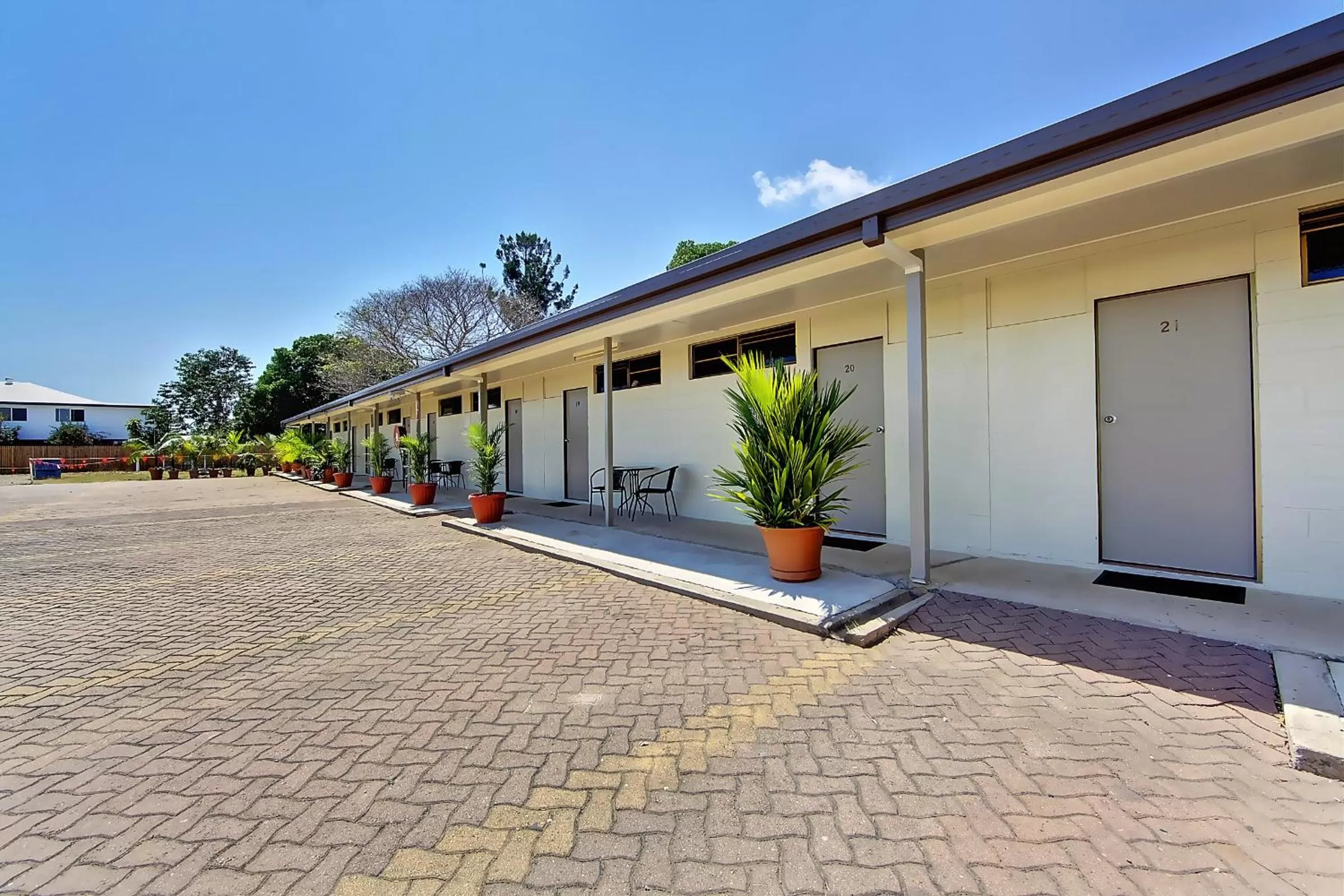 Facade/entrance in Raintree Motel